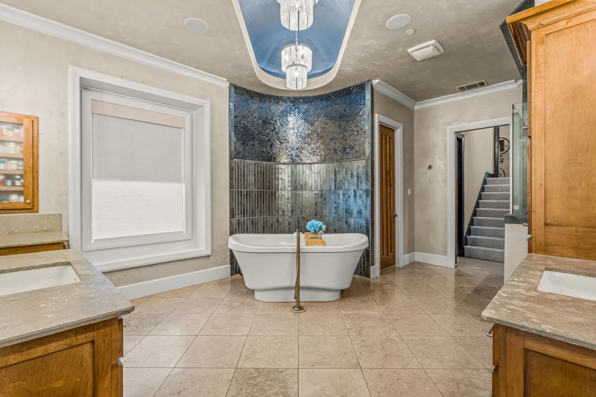 Single Family Residence For Sale in Tarrant County , 512 Rancho Laredo Trail, Southlake, Texas 76092, 5 Bedroom, 8 Bathroom, 4 Garage spaces, 7,439 Sqft, built in 2007, mls#21381728, Real Estate Agent in Southlake, Homes For Sale in Tarrant county, Homes For Sale in Southlake, Realtor in Southlake Texas, Real Estate Brokerage Independent Realty Texas, Luminita Cordes Realtor