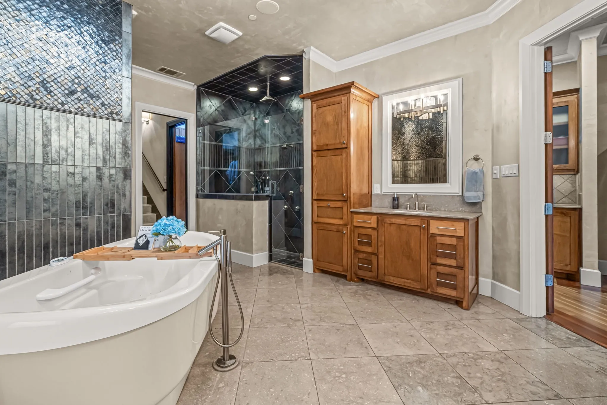 Single Family Residence For Sale in Tarrant County , 512 Rancho Laredo Trail, Southlake, Texas 76092, 5 Bedroom, 8 Bathroom, 4 Garage spaces, 7,439 Sqft, built in 2007, mls#21381728, Real Estate Agent in Southlake, Homes For Sale in Tarrant county, Homes For Sale in Southlake, Realtor in Southlake Texas, Real Estate Brokerage Independent Realty Texas, Luminita Cordes Realtor