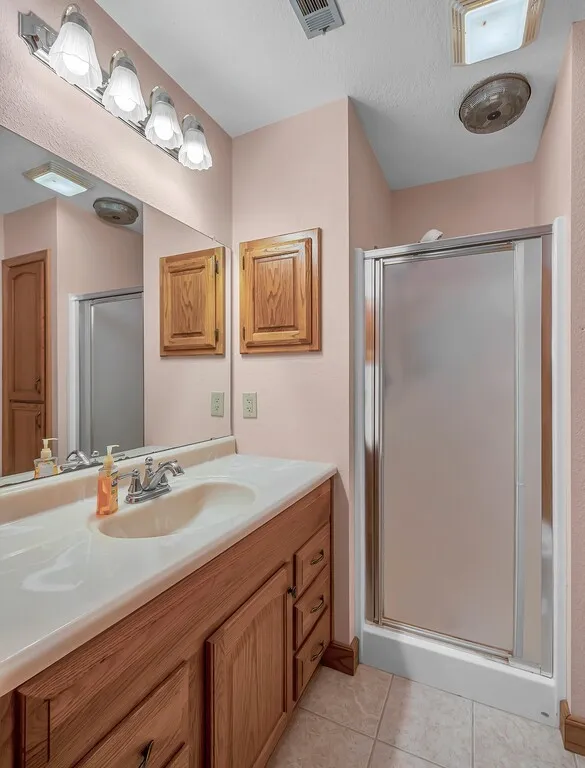 Single Family Residence For Sale in Mc Lennan County , 317 Williams Road, Lorena, Texas 76655, 3 Bedroom, 2 Bathroom, 2 Garage spaces, 2,142 Sqft, built in 1984, mls#21390881, Real Estate Agent in Lorena, Homes For Sale in Mc Lennan county, Homes For Sale in Lorena, Realtor in Lorena Texas, Real Estate Brokerage Independent Realty Texas, Luminita Cordes Realtor