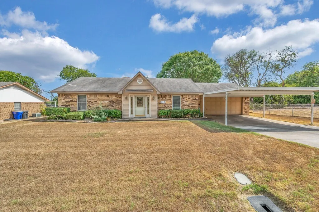 Single Family Residence For Sale in Mc Lennan County , 317 Williams Road, Lorena, Texas 76655, 3 Bedroom, 2 Bathroom, 2 Garage spaces, 2,142 Sqft, built in 1984, mls#21390881, Real Estate Agent in Lorena, Homes For Sale in Mc Lennan county, Homes For Sale in Lorena, Realtor in Lorena Texas, Real Estate Brokerage Independent Realty Texas, Luminita Cordes Realtor
