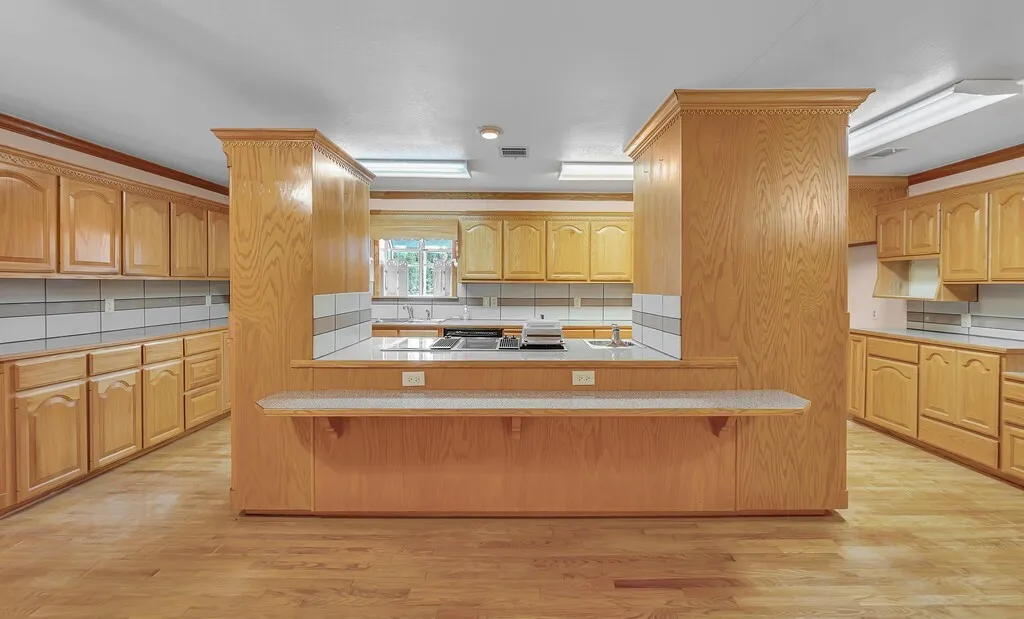 Single Family Residence For Sale in Mc Lennan County , 317 Williams Road, Lorena, Texas 76655, 3 Bedroom, 2 Bathroom, 2 Garage spaces, 2,142 Sqft, built in 1984, mls#21390881, Real Estate Agent in Lorena, Homes For Sale in Mc Lennan county, Homes For Sale in Lorena, Realtor in Lorena Texas, Real Estate Brokerage Independent Realty Texas, Luminita Cordes Realtor