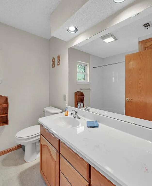 Single Family Residence For Sale in Mc Lennan County , 317 Williams Road, Lorena, Texas 76655, 3 Bedroom, 2 Bathroom, 2 Garage spaces, 2,142 Sqft, built in 1984, mls#21390881, Real Estate Agent in Lorena, Homes For Sale in Mc Lennan county, Homes For Sale in Lorena, Realtor in Lorena Texas, Real Estate Brokerage Independent Realty Texas, Luminita Cordes Realtor