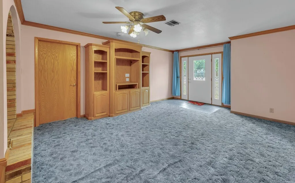 Single Family Residence For Sale in Mc Lennan County , 317 Williams Road, Lorena, Texas 76655, 3 Bedroom, 2 Bathroom, 2 Garage spaces, 2,142 Sqft, built in 1984, mls#21390881, Real Estate Agent in Lorena, Homes For Sale in Mc Lennan county, Homes For Sale in Lorena, Realtor in Lorena Texas, Real Estate Brokerage Independent Realty Texas, Luminita Cordes Realtor