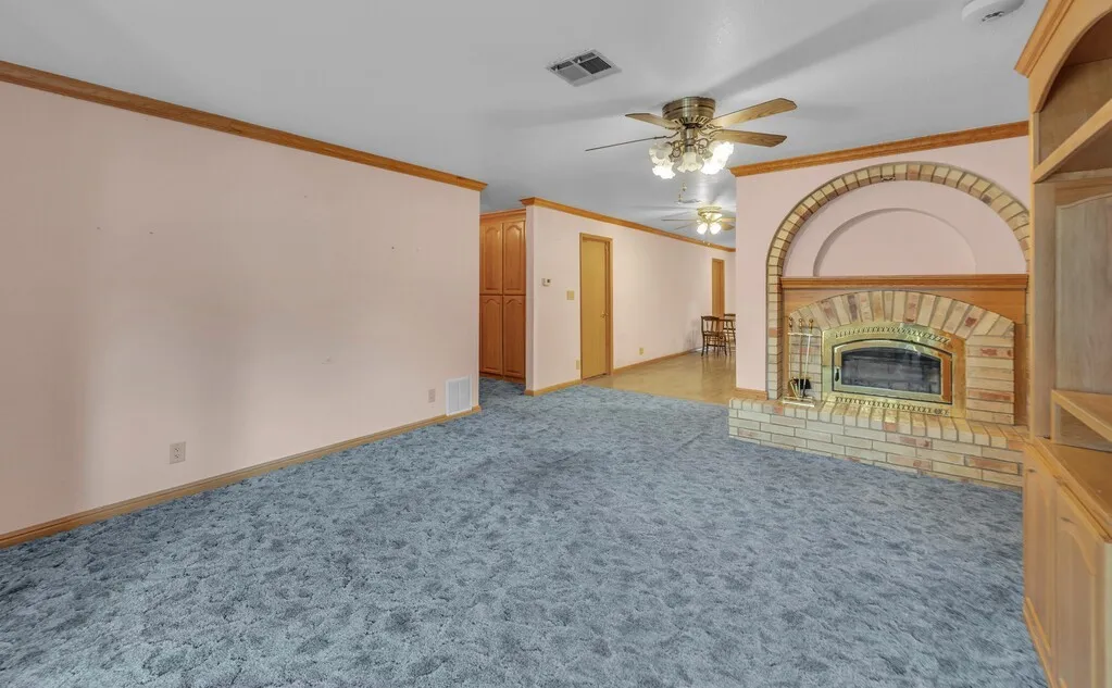 Single Family Residence For Sale in Mc Lennan County , 317 Williams Road, Lorena, Texas 76655, 3 Bedroom, 2 Bathroom, 2 Garage spaces, 2,142 Sqft, built in 1984, mls#21390881, Real Estate Agent in Lorena, Homes For Sale in Mc Lennan county, Homes For Sale in Lorena, Realtor in Lorena Texas, Real Estate Brokerage Independent Realty Texas, Luminita Cordes Realtor