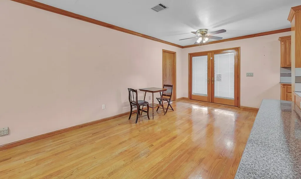 Single Family Residence For Sale in Mc Lennan County , 317 Williams Road, Lorena, Texas 76655, 3 Bedroom, 2 Bathroom, 2 Garage spaces, 2,142 Sqft, built in 1984, mls#21390881, Real Estate Agent in Lorena, Homes For Sale in Mc Lennan county, Homes For Sale in Lorena, Realtor in Lorena Texas, Real Estate Brokerage Independent Realty Texas, Luminita Cordes Realtor