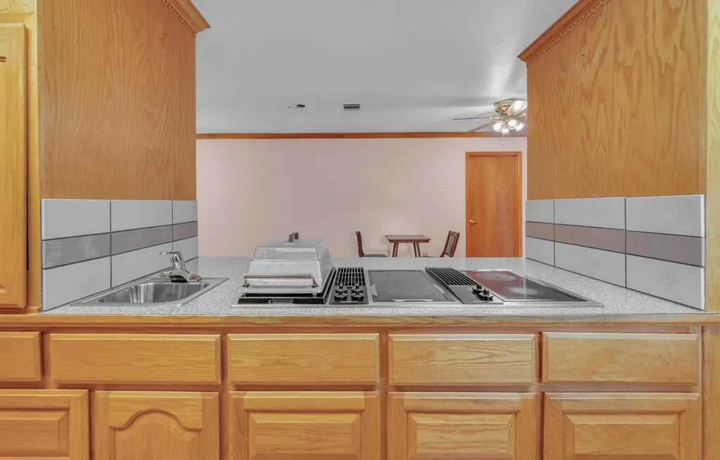 Single Family Residence For Sale in Mc Lennan County , 317 Williams Road, Lorena, Texas 76655, 3 Bedroom, 2 Bathroom, 2 Garage spaces, 2,142 Sqft, built in 1984, mls#21390881, Real Estate Agent in Lorena, Homes For Sale in Mc Lennan county, Homes For Sale in Lorena, Realtor in Lorena Texas, Real Estate Brokerage Independent Realty Texas, Luminita Cordes Realtor