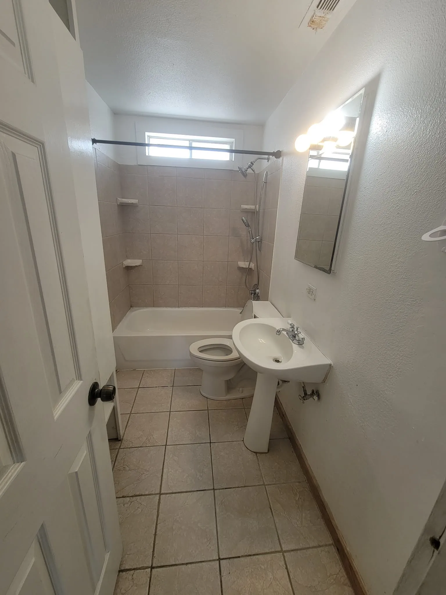 Single Family Residence For Sale in Tarrant County , 3906 Mercury, Haltom City, Texas 76111, 3 Bedroom, 1 Bathroom, Garage spaces, 1,121 Sqft, built in 1949, mls#21392155, Real Estate Agent in Haltom City, Homes For Sale in Tarrant county, Homes For Sale in Haltom City, Realtor in Haltom City Texas, Real Estate Brokerage Independent Realty Texas, Luminita Cordes Realtor
