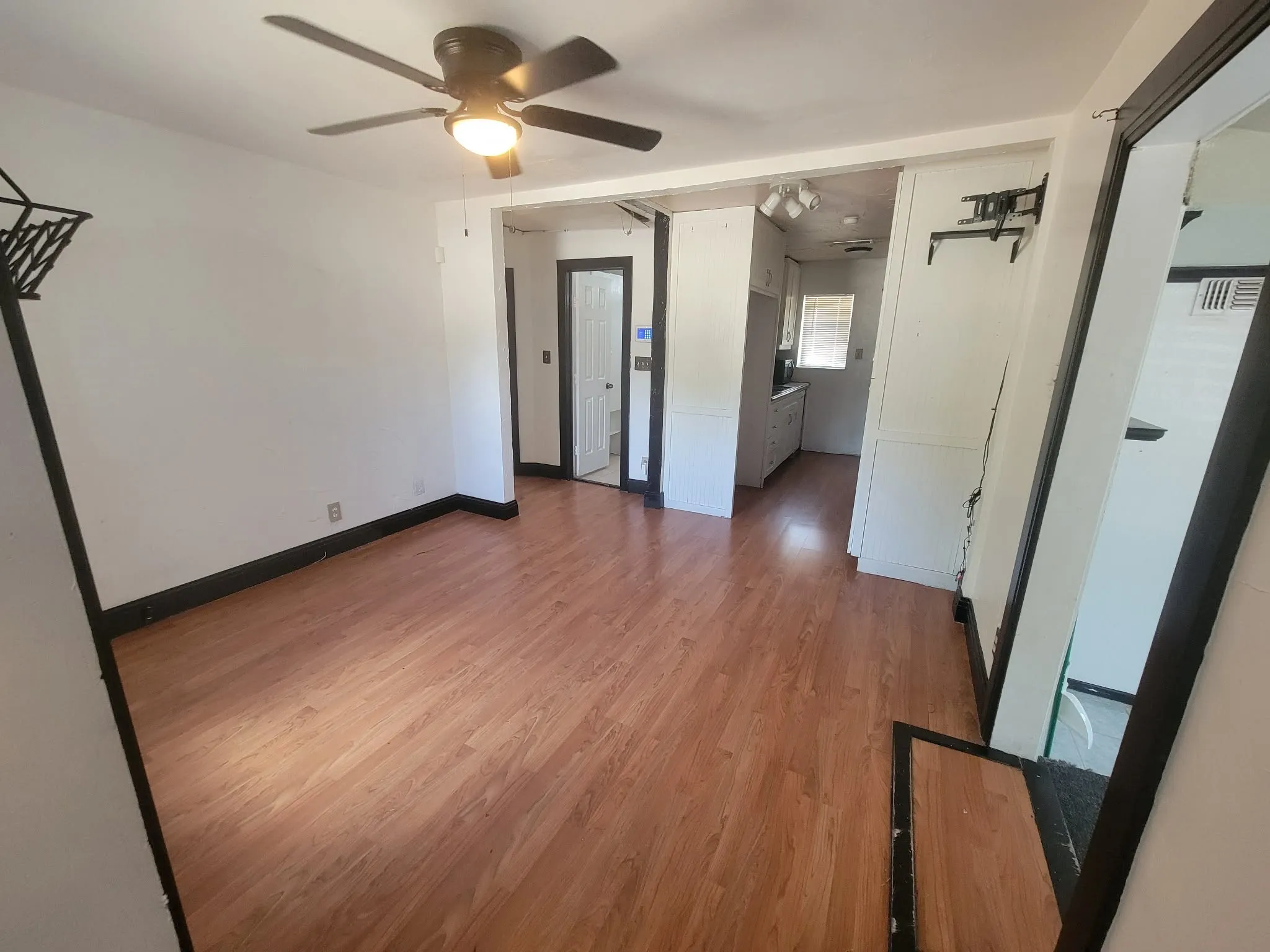 Single Family Residence For Sale in Tarrant County , 3906 Mercury, Haltom City, Texas 76111, 3 Bedroom, 1 Bathroom, Garage spaces, 1,121 Sqft, built in 1949, mls#21392155, Real Estate Agent in Haltom City, Homes For Sale in Tarrant county, Homes For Sale in Haltom City, Realtor in Haltom City Texas, Real Estate Brokerage Independent Realty Texas, Luminita Cordes Realtor