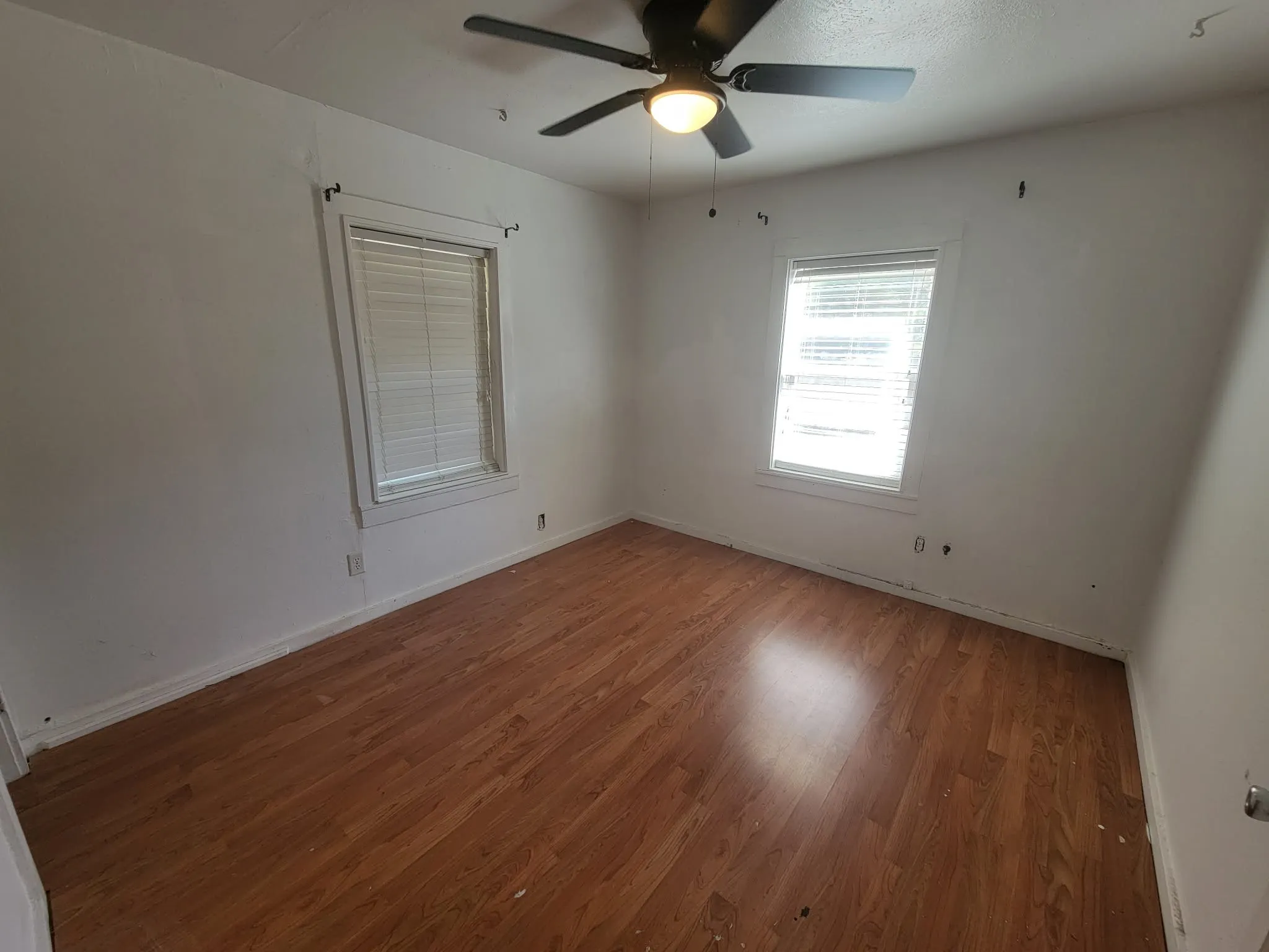Single Family Residence For Sale in Tarrant County , 3906 Mercury, Haltom City, Texas 76111, 3 Bedroom, 1 Bathroom, Garage spaces, 1,121 Sqft, built in 1949, mls#21392155, Real Estate Agent in Haltom City, Homes For Sale in Tarrant county, Homes For Sale in Haltom City, Realtor in Haltom City Texas, Real Estate Brokerage Independent Realty Texas, Luminita Cordes Realtor