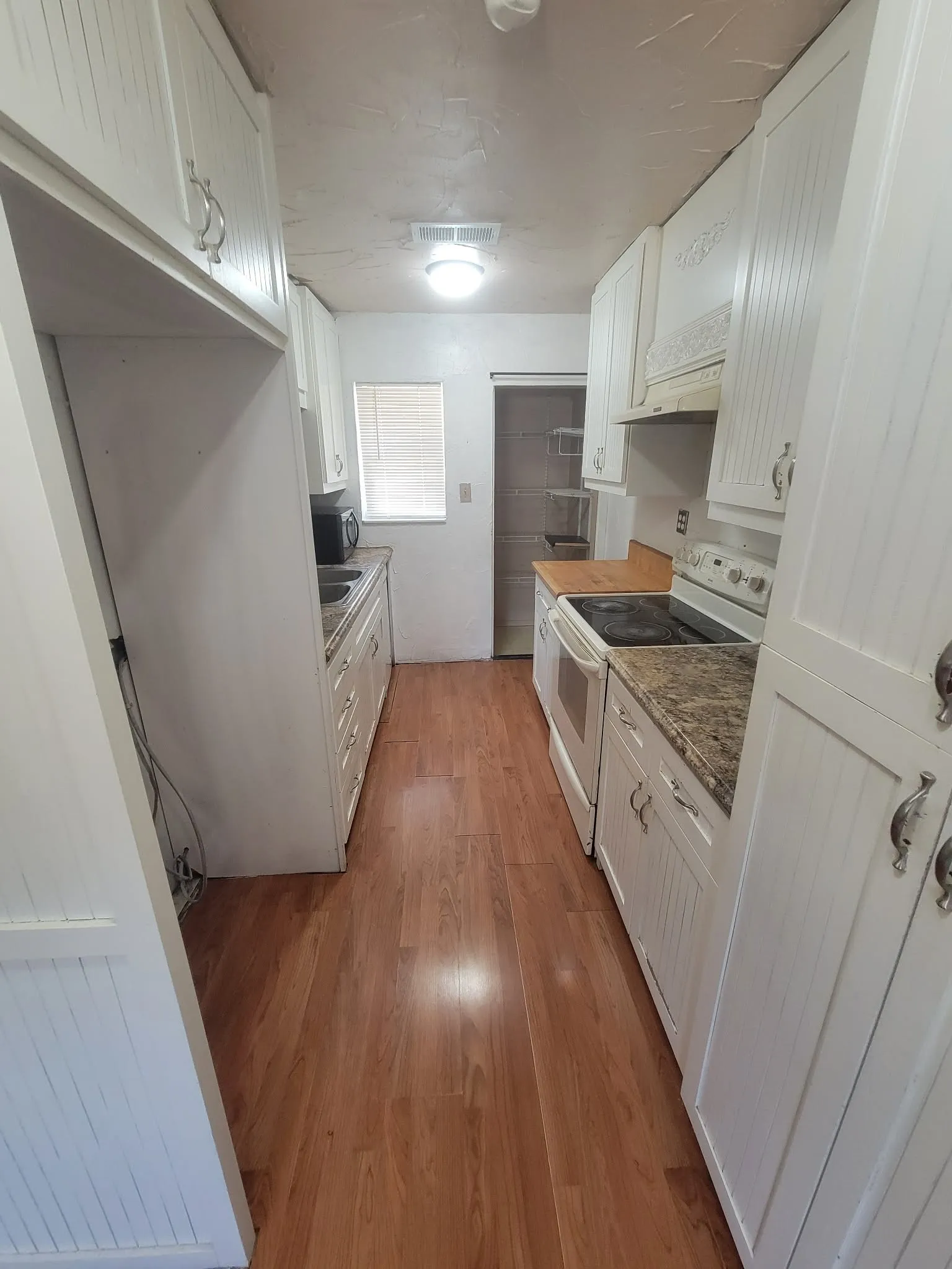 Single Family Residence For Sale in Tarrant County , 3906 Mercury, Haltom City, Texas 76111, 3 Bedroom, 1 Bathroom, Garage spaces, 1,121 Sqft, built in 1949, mls#21392155, Real Estate Agent in Haltom City, Homes For Sale in Tarrant county, Homes For Sale in Haltom City, Realtor in Haltom City Texas, Real Estate Brokerage Independent Realty Texas, Luminita Cordes Realtor