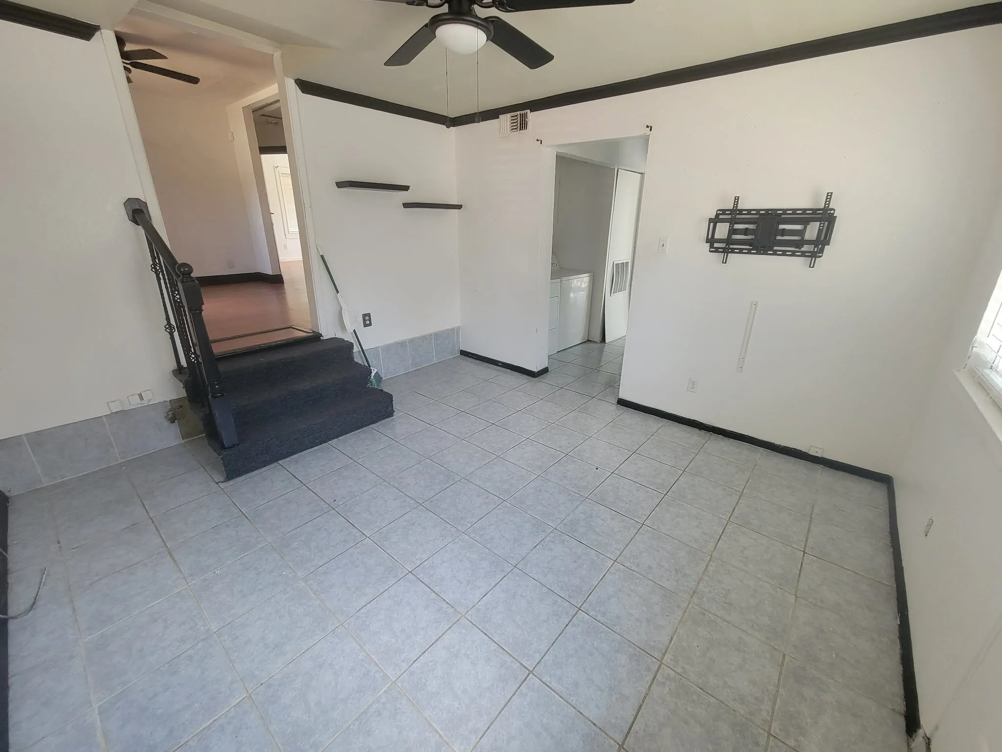 Single Family Residence For Sale in Tarrant County , 3906 Mercury, Haltom City, Texas 76111, 3 Bedroom, 1 Bathroom, Garage spaces, 1,121 Sqft, built in 1949, mls#21392155, Real Estate Agent in Haltom City, Homes For Sale in Tarrant county, Homes For Sale in Haltom City, Realtor in Haltom City Texas, Real Estate Brokerage Independent Realty Texas, Luminita Cordes Realtor