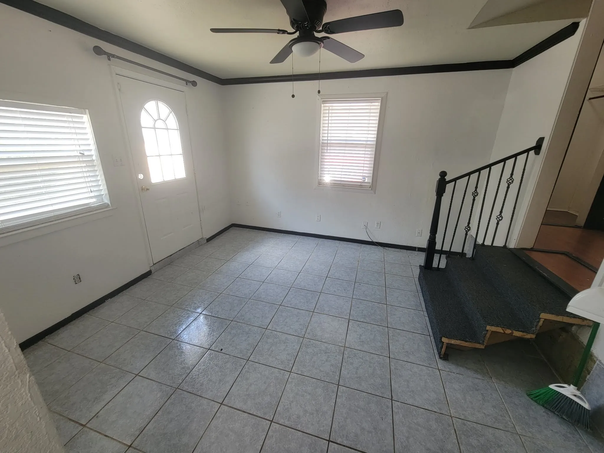 Single Family Residence For Sale in Tarrant County , 3906 Mercury, Haltom City, Texas 76111, 3 Bedroom, 1 Bathroom, Garage spaces, 1,121 Sqft, built in 1949, mls#21392155, Real Estate Agent in Haltom City, Homes For Sale in Tarrant county, Homes For Sale in Haltom City, Realtor in Haltom City Texas, Real Estate Brokerage Independent Realty Texas, Luminita Cordes Realtor