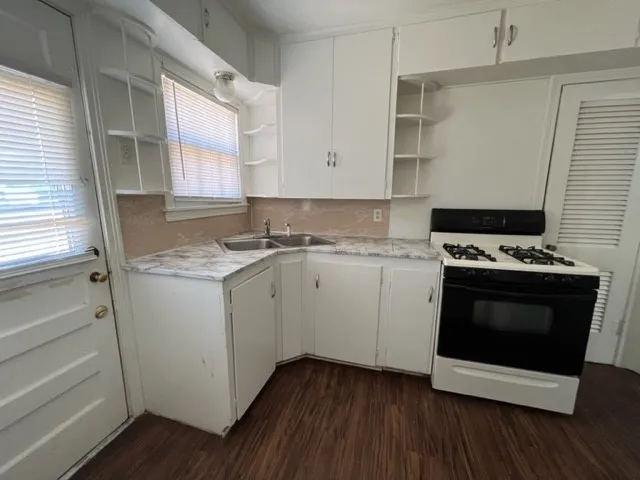 Single Family Residence For Rent in Taylor County , 1817 Mccracken Street, Abilene, Texas 79602, 2 Bedroom, 1 Bathroom, 1 Garage spaces, 1,003 Sqft, built in 1949, mls#21398470, Real Estate Agent in Abilene, Homes For Rent in Taylor county, Homes For Rent in Abilene, Realtor in Abilene Texas, Real Estate Brokerage Independent Realty Texas, Luminita Cordes Realtor