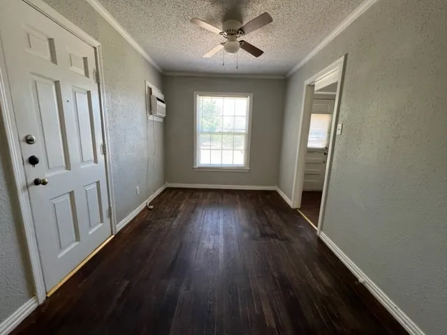 Single Family Residence For Rent in Taylor County , 1817 Mccracken Street, Abilene, Texas 79602, 2 Bedroom, 1 Bathroom, 1 Garage spaces, 1,003 Sqft, built in 1949, mls#21398470, Real Estate Agent in Abilene, Homes For Rent in Taylor county, Homes For Rent in Abilene, Realtor in Abilene Texas, Real Estate Brokerage Independent Realty Texas, Luminita Cordes Realtor