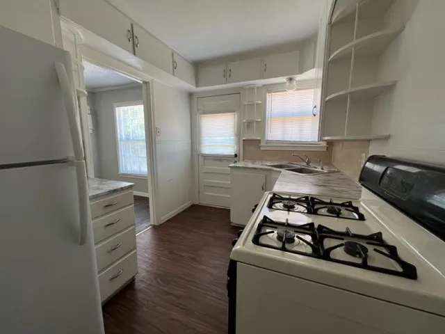 Single Family Residence For Rent in Taylor County , 1817 Mccracken Street, Abilene, Texas 79602, 2 Bedroom, 1 Bathroom, 1 Garage spaces, 1,003 Sqft, built in 1949, mls#21398470, Real Estate Agent in Abilene, Homes For Rent in Taylor county, Homes For Rent in Abilene, Realtor in Abilene Texas, Real Estate Brokerage Independent Realty Texas, Luminita Cordes Realtor