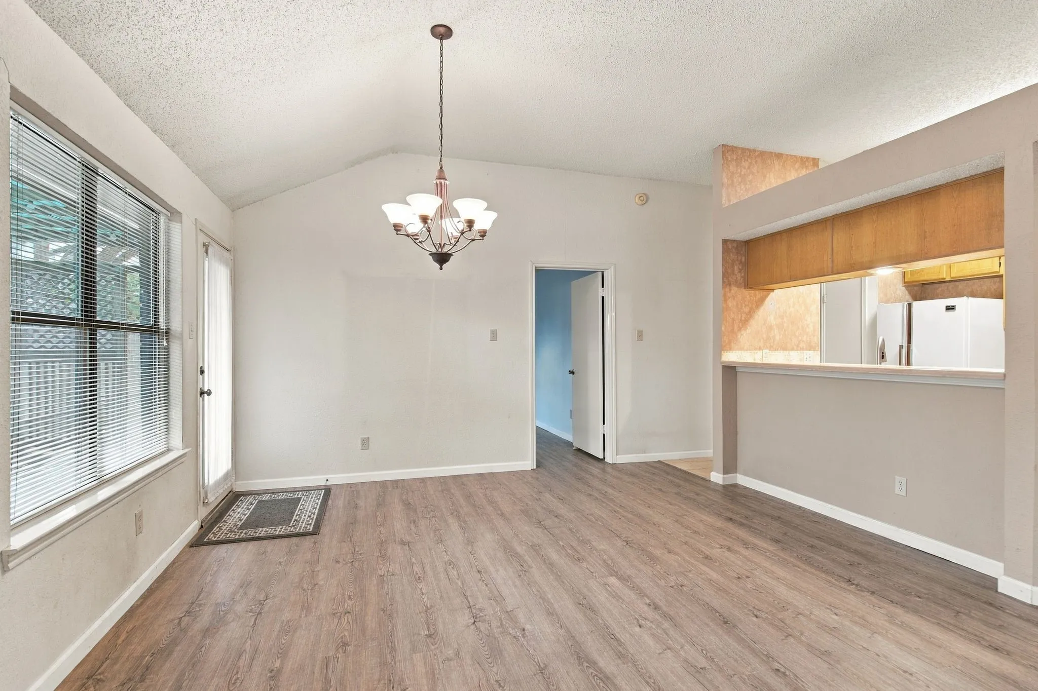 Single Family Residence For Sale in Dallas County , 569 Grace Lane, Coppell, Texas 75019, 2 Bedroom, 2 Bathroom, 1 Garage spaces, 1,205 Sqft, built in 1985, mls#21398047, Real Estate Agent in Coppell, Homes For Sale in Dallas county, Homes For Sale in Coppell, Realtor in Coppell Texas, Real Estate Brokerage Independent Realty Texas, Luminita Cordes Realtor