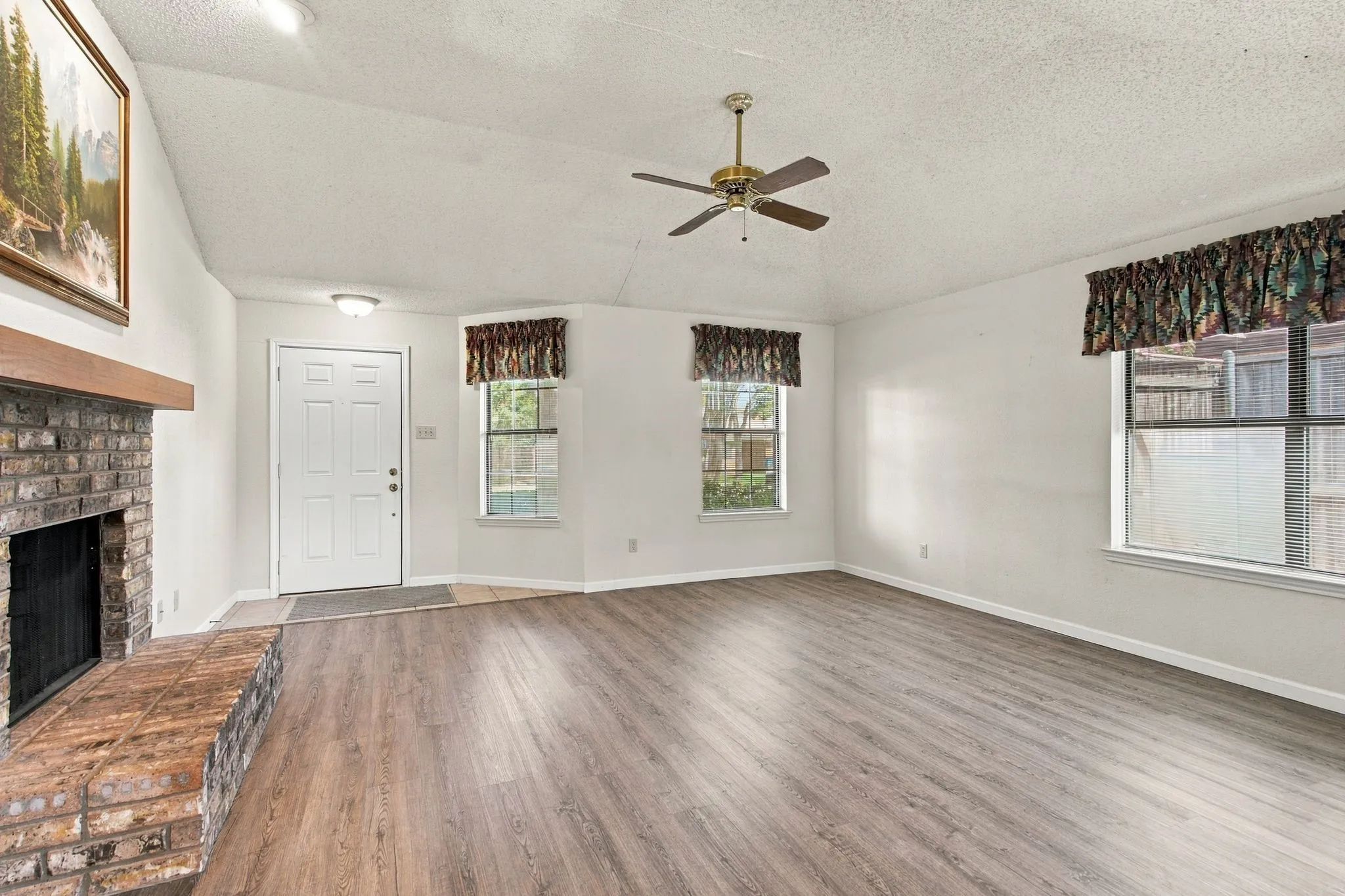 Single Family Residence For Sale in Dallas County , 569 Grace Lane, Coppell, Texas 75019, 2 Bedroom, 2 Bathroom, 1 Garage spaces, 1,205 Sqft, built in 1985, mls#21398047, Real Estate Agent in Coppell, Homes For Sale in Dallas county, Homes For Sale in Coppell, Realtor in Coppell Texas, Real Estate Brokerage Independent Realty Texas, Luminita Cordes Realtor