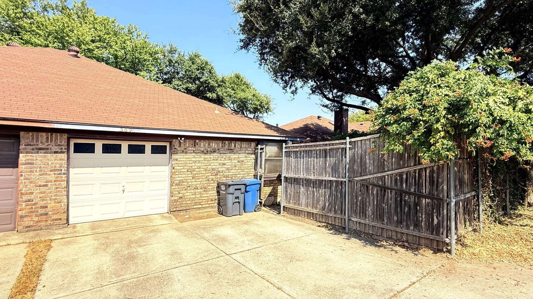 Single Family Residence For Sale in Dallas County , 569 Grace Lane, Coppell, Texas 75019, 2 Bedroom, 2 Bathroom, 1 Garage spaces, 1,205 Sqft, built in 1985, mls#21398047, Real Estate Agent in Coppell, Homes For Sale in Dallas county, Homes For Sale in Coppell, Realtor in Coppell Texas, Real Estate Brokerage Independent Realty Texas, Luminita Cordes Realtor