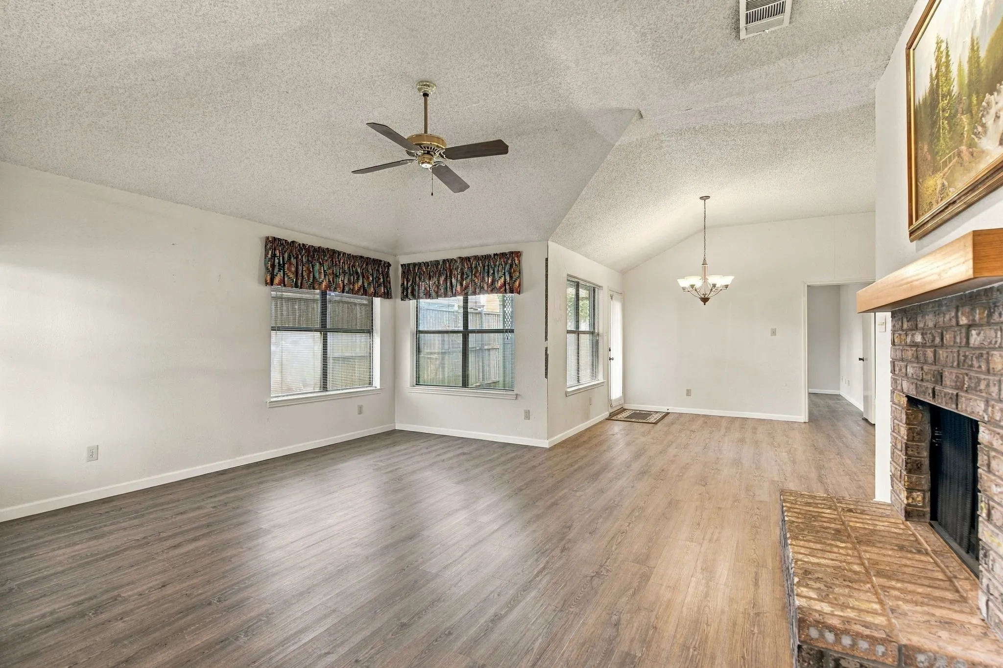 Single Family Residence For Sale in Dallas County , 569 Grace Lane, Coppell, Texas 75019, 2 Bedroom, 2 Bathroom, 1 Garage spaces, 1,205 Sqft, built in 1985, mls#21398047, Real Estate Agent in Coppell, Homes For Sale in Dallas county, Homes For Sale in Coppell, Realtor in Coppell Texas, Real Estate Brokerage Independent Realty Texas, Luminita Cordes Realtor