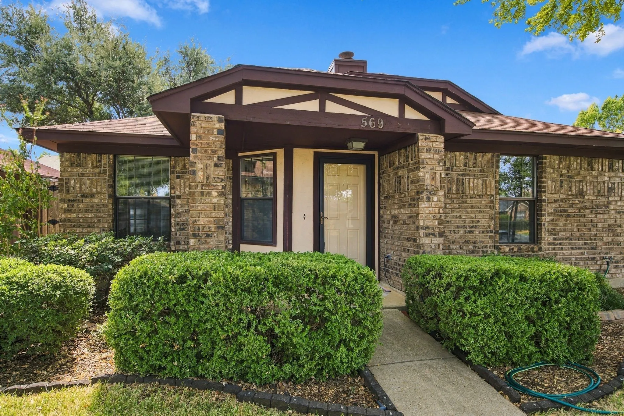 Single Family Residence For Sale in Dallas County , 569 Grace Lane, Coppell, Texas 75019, 2 Bedroom, 2 Bathroom, 1 Garage spaces, 1,205 Sqft, built in 1985, mls#21398047, Real Estate Agent in Coppell, Homes For Sale in Dallas county, Homes For Sale in Coppell, Realtor in Coppell Texas, Real Estate Brokerage Independent Realty Texas, Luminita Cordes Realtor