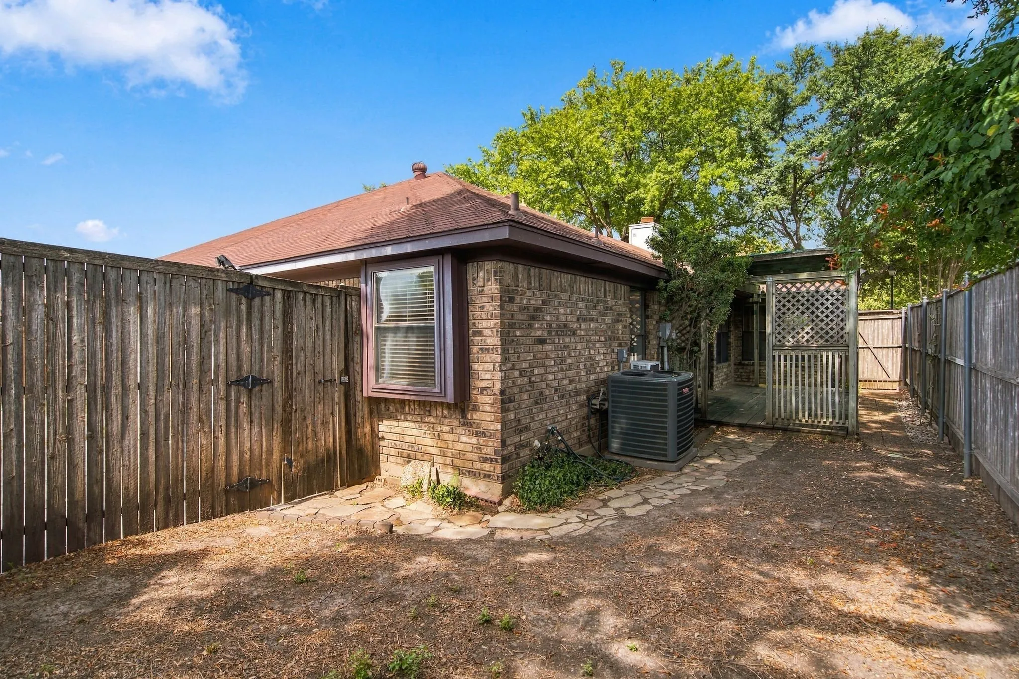 Single Family Residence For Sale in Dallas County , 569 Grace Lane, Coppell, Texas 75019, 2 Bedroom, 2 Bathroom, 1 Garage spaces, 1,205 Sqft, built in 1985, mls#21398047, Real Estate Agent in Coppell, Homes For Sale in Dallas county, Homes For Sale in Coppell, Realtor in Coppell Texas, Real Estate Brokerage Independent Realty Texas, Luminita Cordes Realtor