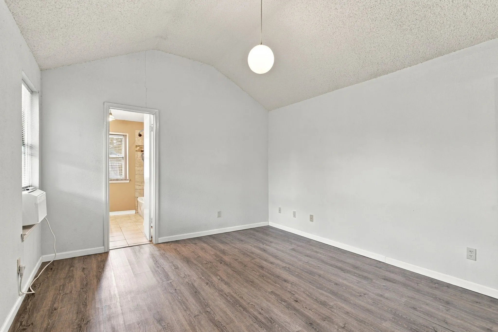 Single Family Residence For Sale in Dallas County , 569 Grace Lane, Coppell, Texas 75019, 2 Bedroom, 2 Bathroom, 1 Garage spaces, 1,205 Sqft, built in 1985, mls#21398047, Real Estate Agent in Coppell, Homes For Sale in Dallas county, Homes For Sale in Coppell, Realtor in Coppell Texas, Real Estate Brokerage Independent Realty Texas, Luminita Cordes Realtor
