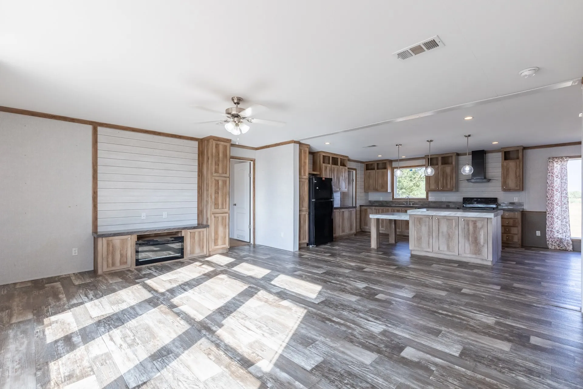Manufactured Home For Sale in Taylor County , 7942 US Highway 277 S S, Abilene, Texas 79606, 3 Bedroom, 2 Bathroom, Garage spaces, 1,536 Sqft, built in 2022, mls#21398309, Real Estate Agent in Abilene, Homes For Sale in Taylor county, Homes For Sale in Abilene, Realtor in Abilene Texas, Real Estate Brokerage Independent Realty Texas, Luminita Cordes Realtor