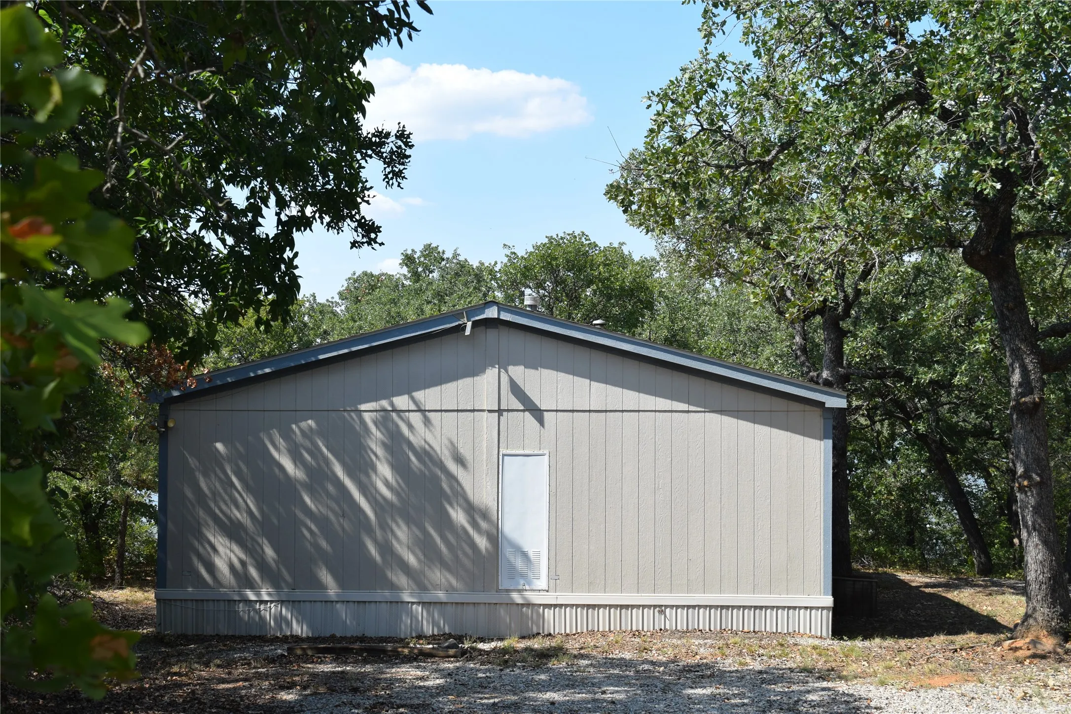 Manufactured Home For Sale in Palo Pinto County , 214 Cactus Lane, Gordon, Texas 76453, 3 Bedroom, 2 Bathroom, Garage spaces, 1,120 Sqft, built in 2004, mls#21398481, Real Estate Agent in Gordon, Homes For Sale in Palo Pinto county, Homes For Sale in Gordon, Realtor in Gordon Texas, Real Estate Brokerage Independent Realty Texas, Luminita Cordes Realtor