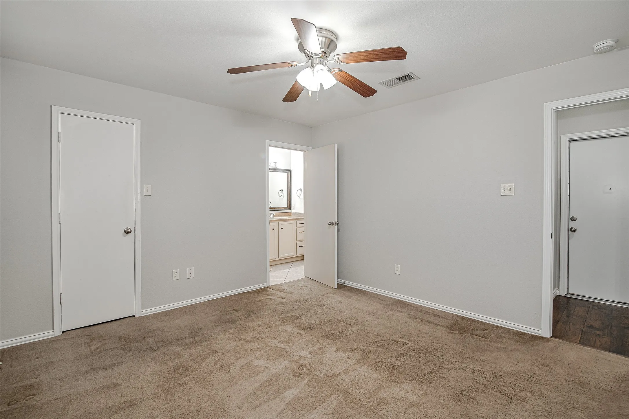 Single Family Residence For Rent in Johnson County , 636 Ozark Avenue, Burleson, Texas 76028, 3 Bedroom, 2 Bathroom, 2 Garage spaces, 1,353 Sqft, built in 1996, mls#21397937, Real Estate Agent in Burleson, Homes For Rent in Johnson county, Homes For Rent in Burleson, Realtor in Burleson Texas, Real Estate Brokerage Independent Realty Texas, Luminita Cordes Realtor