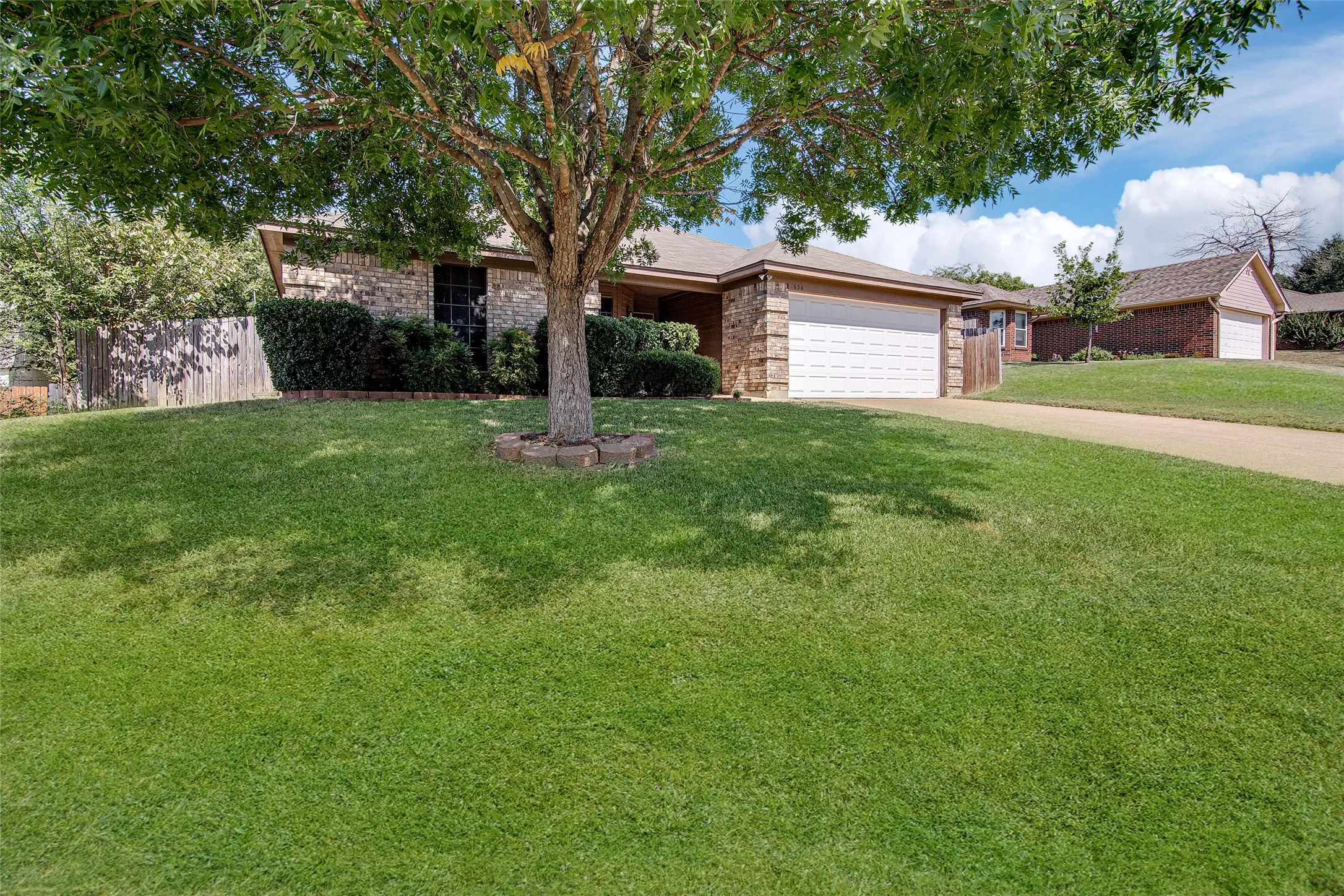 Single Family Residence For Rent in Johnson County , 636 Ozark Avenue, Burleson, Texas 76028, 3 Bedroom, 2 Bathroom, 2 Garage spaces, 1,353 Sqft, built in 1996, mls#21397937, Real Estate Agent in Burleson, Homes For Rent in Johnson county, Homes For Rent in Burleson, Realtor in Burleson Texas, Real Estate Brokerage Independent Realty Texas, Luminita Cordes Realtor