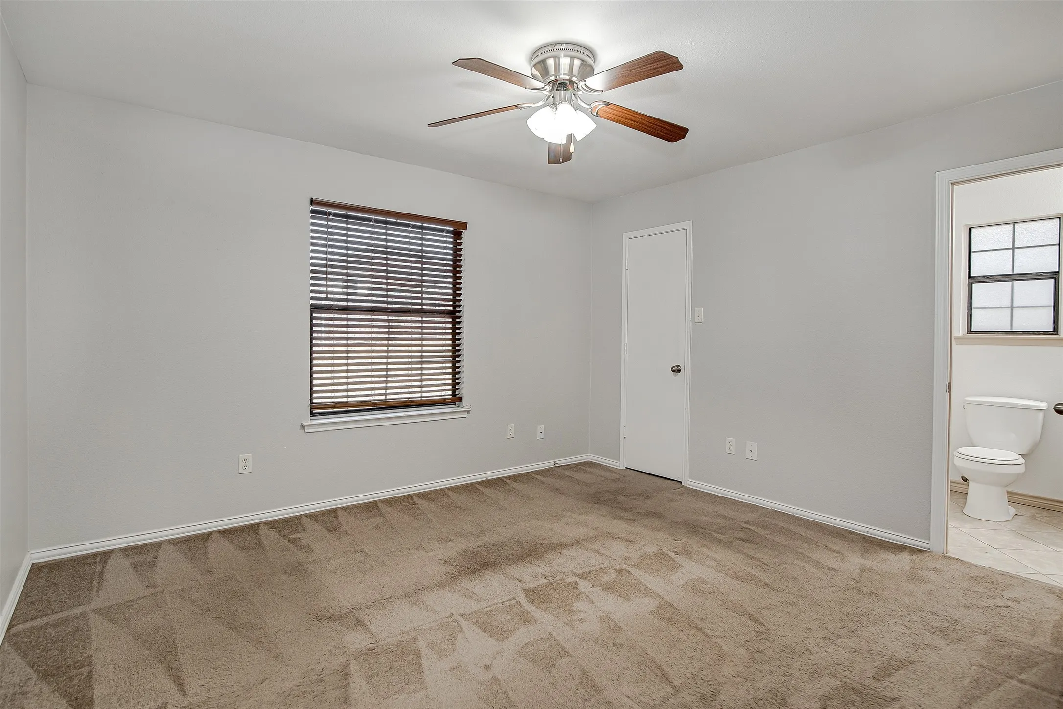 Single Family Residence For Rent in Johnson County , 636 Ozark Avenue, Burleson, Texas 76028, 3 Bedroom, 2 Bathroom, 2 Garage spaces, 1,353 Sqft, built in 1996, mls#21397937, Real Estate Agent in Burleson, Homes For Rent in Johnson county, Homes For Rent in Burleson, Realtor in Burleson Texas, Real Estate Brokerage Independent Realty Texas, Luminita Cordes Realtor