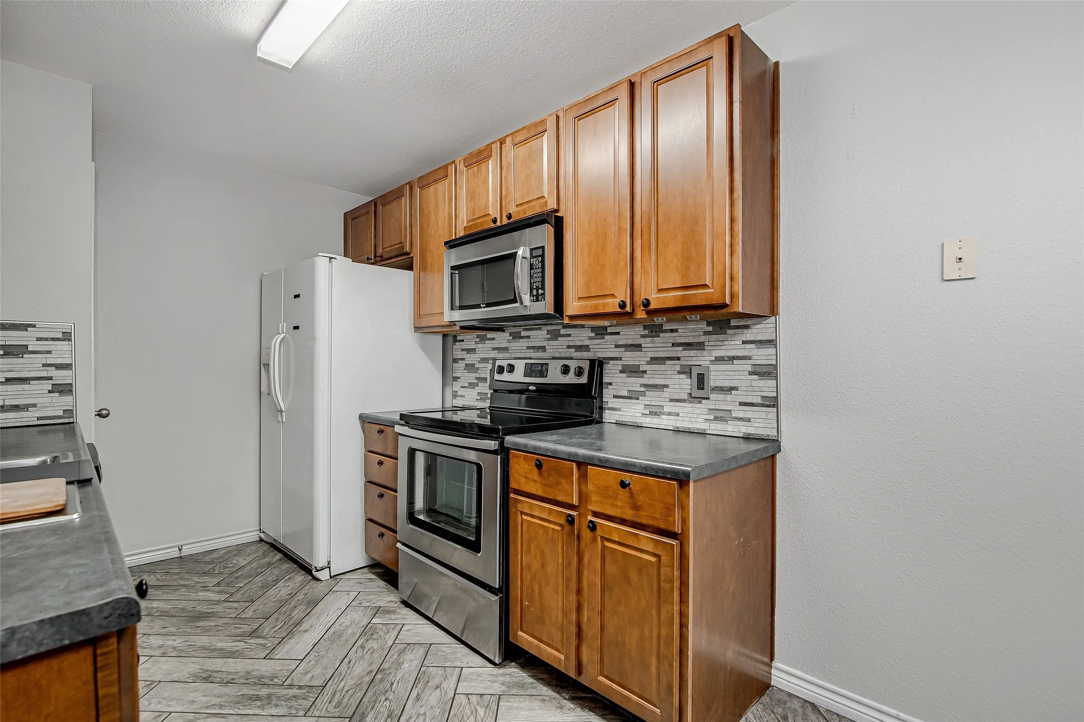 Single Family Residence For Rent in Johnson County , 636 Ozark Avenue, Burleson, Texas 76028, 3 Bedroom, 2 Bathroom, 2 Garage spaces, 1,353 Sqft, built in 1996, mls#21397937, Real Estate Agent in Burleson, Homes For Rent in Johnson county, Homes For Rent in Burleson, Realtor in Burleson Texas, Real Estate Brokerage Independent Realty Texas, Luminita Cordes Realtor