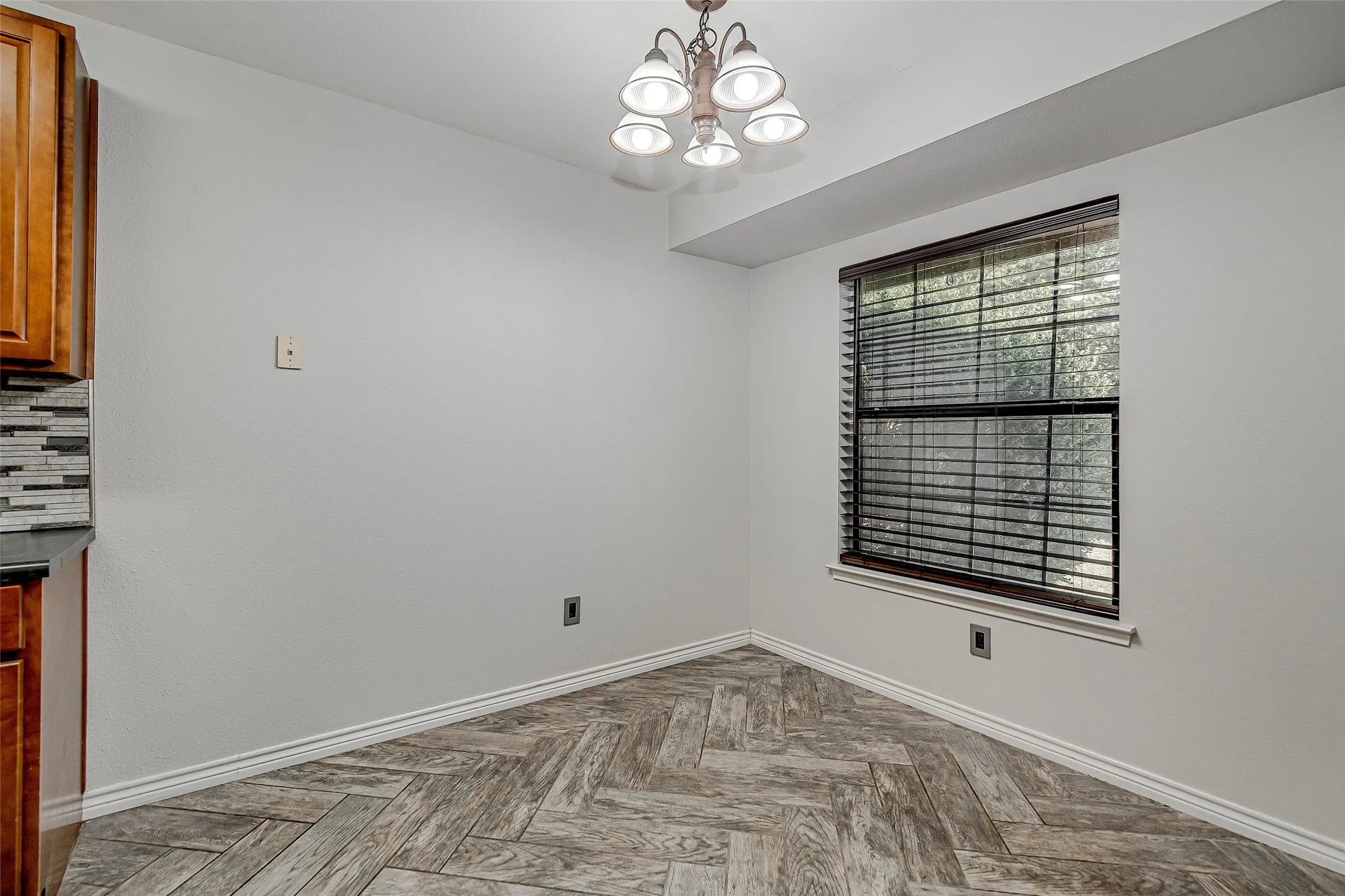 Single Family Residence For Rent in Johnson County , 636 Ozark Avenue, Burleson, Texas 76028, 3 Bedroom, 2 Bathroom, 2 Garage spaces, 1,353 Sqft, built in 1996, mls#21397937, Real Estate Agent in Burleson, Homes For Rent in Johnson county, Homes For Rent in Burleson, Realtor in Burleson Texas, Real Estate Brokerage Independent Realty Texas, Luminita Cordes Realtor