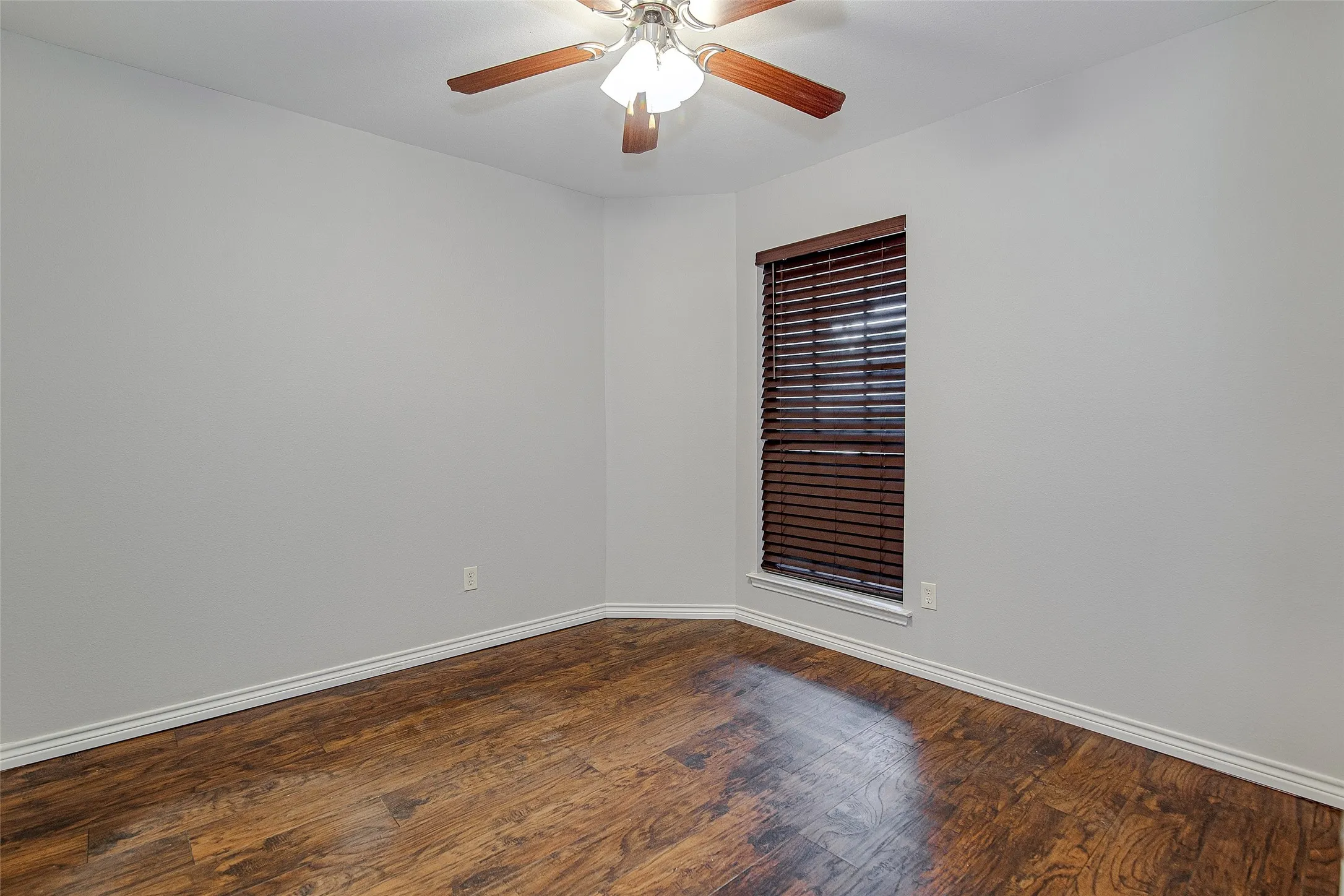 Single Family Residence For Rent in Johnson County , 636 Ozark Avenue, Burleson, Texas 76028, 3 Bedroom, 2 Bathroom, 2 Garage spaces, 1,353 Sqft, built in 1996, mls#21397937, Real Estate Agent in Burleson, Homes For Rent in Johnson county, Homes For Rent in Burleson, Realtor in Burleson Texas, Real Estate Brokerage Independent Realty Texas, Luminita Cordes Realtor