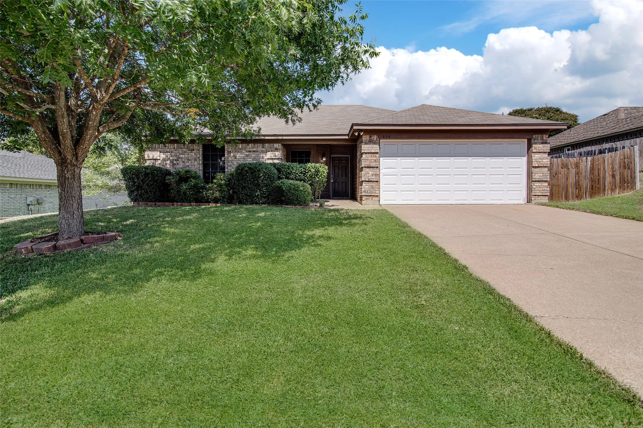 Single Family Residence For Rent in Johnson County , 636 Ozark Avenue, Burleson, Texas 76028, 3 Bedroom, 2 Bathroom, 2 Garage spaces, 1,353 Sqft, built in 1996, mls#21397937, Real Estate Agent in Burleson, Homes For Rent in Johnson county, Homes For Rent in Burleson, Realtor in Burleson Texas, Real Estate Brokerage Independent Realty Texas, Luminita Cordes Realtor