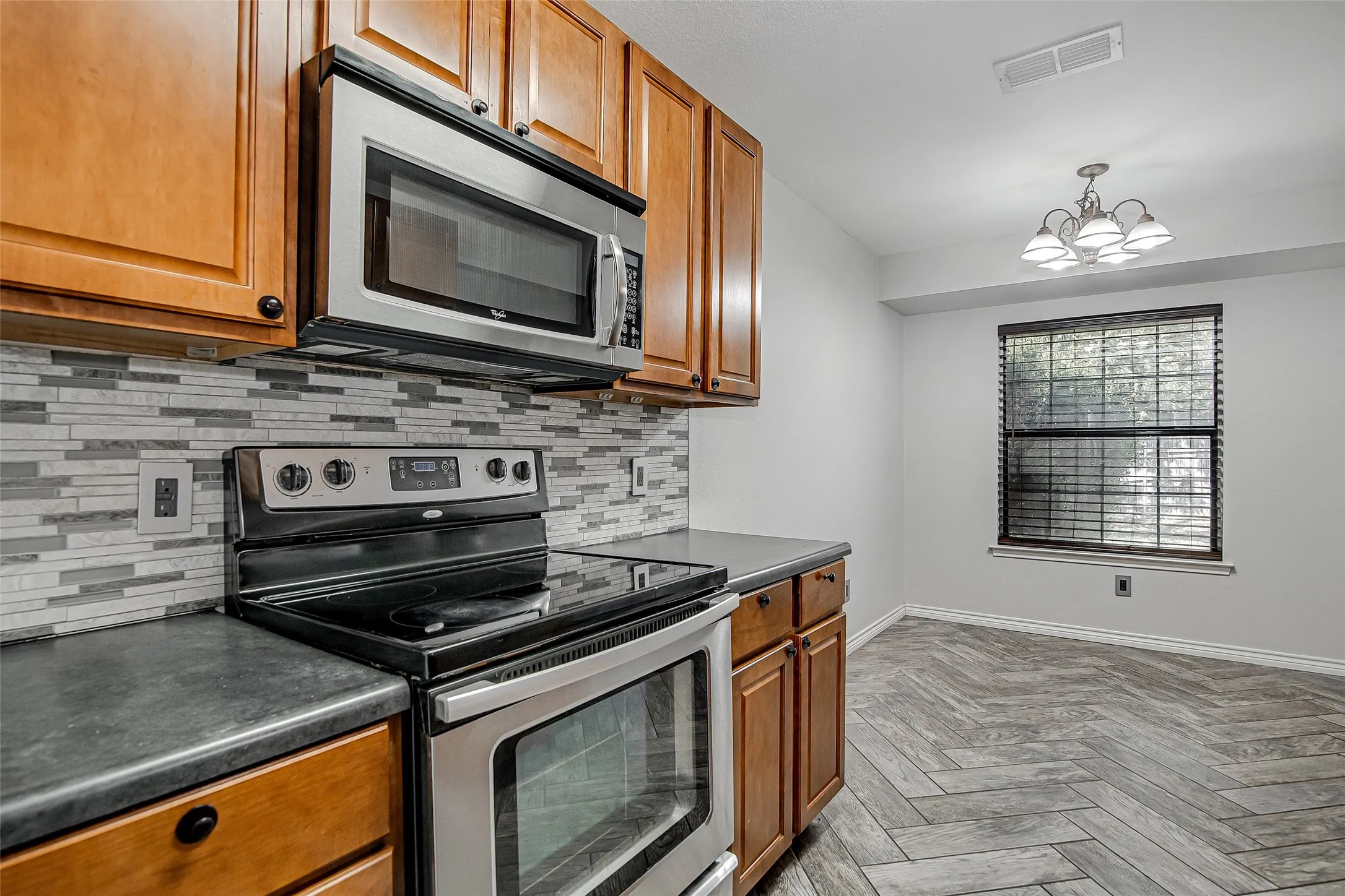 Single Family Residence For Rent in Johnson County , 636 Ozark Avenue, Burleson, Texas 76028, 3 Bedroom, 2 Bathroom, 2 Garage spaces, 1,353 Sqft, built in 1996, mls#21397937, Real Estate Agent in Burleson, Homes For Rent in Johnson county, Homes For Rent in Burleson, Realtor in Burleson Texas, Real Estate Brokerage Independent Realty Texas, Luminita Cordes Realtor
