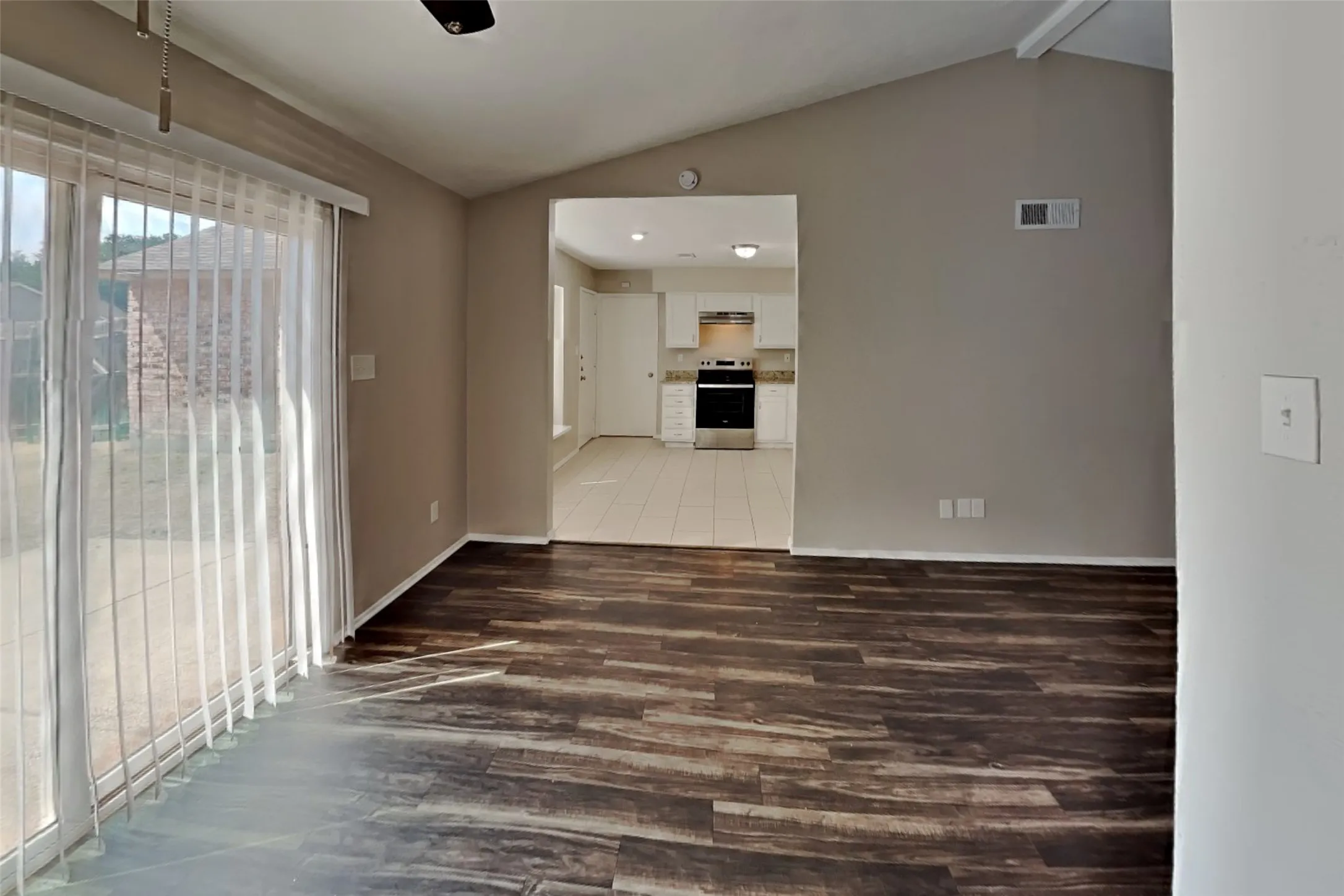 Single Family Residence For Rent in Collin County , 1302 Creekwood Court, Allen, Texas 75002, 3 Bedroom, 2 Bathroom, 2 Garage spaces, 1,404 Sqft, built in 1981, mls#21398472, Real Estate Agent in Allen, Homes For Rent in Collin county, Homes For Rent in Allen, Realtor in Allen Texas, Real Estate Brokerage Independent Realty Texas, Luminita Cordes Realtor