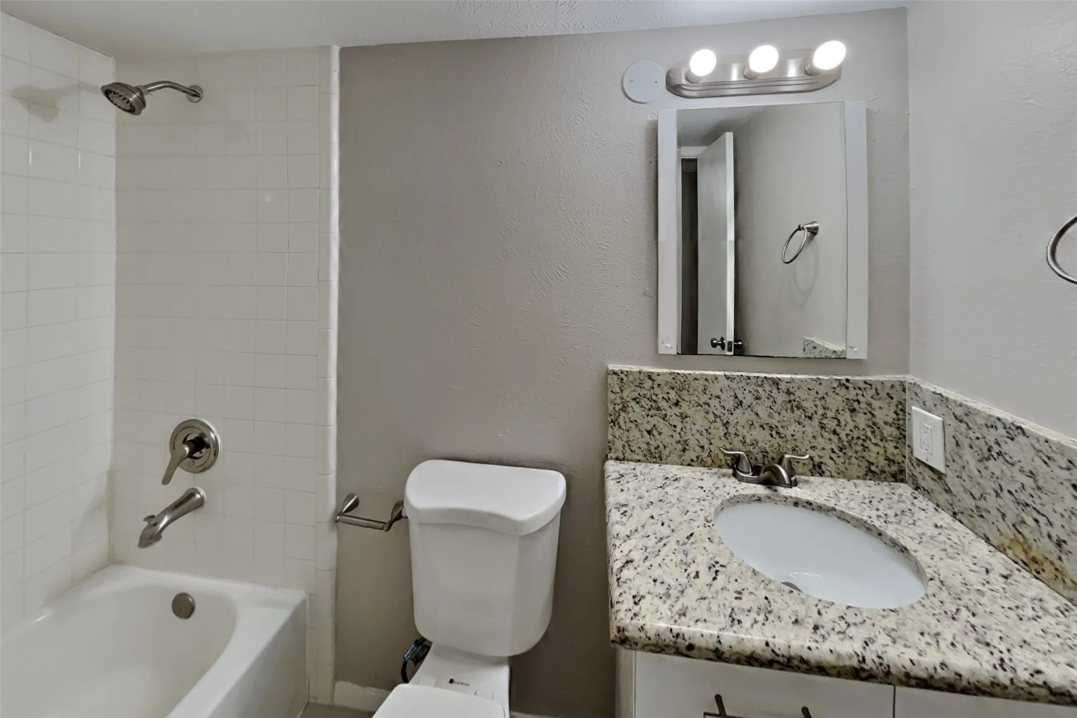 Single Family Residence For Rent in Collin County , 1302 Creekwood Court, Allen, Texas 75002, 3 Bedroom, 2 Bathroom, 2 Garage spaces, 1,404 Sqft, built in 1981, mls#21398472, Real Estate Agent in Allen, Homes For Rent in Collin county, Homes For Rent in Allen, Realtor in Allen Texas, Real Estate Brokerage Independent Realty Texas, Luminita Cordes Realtor
