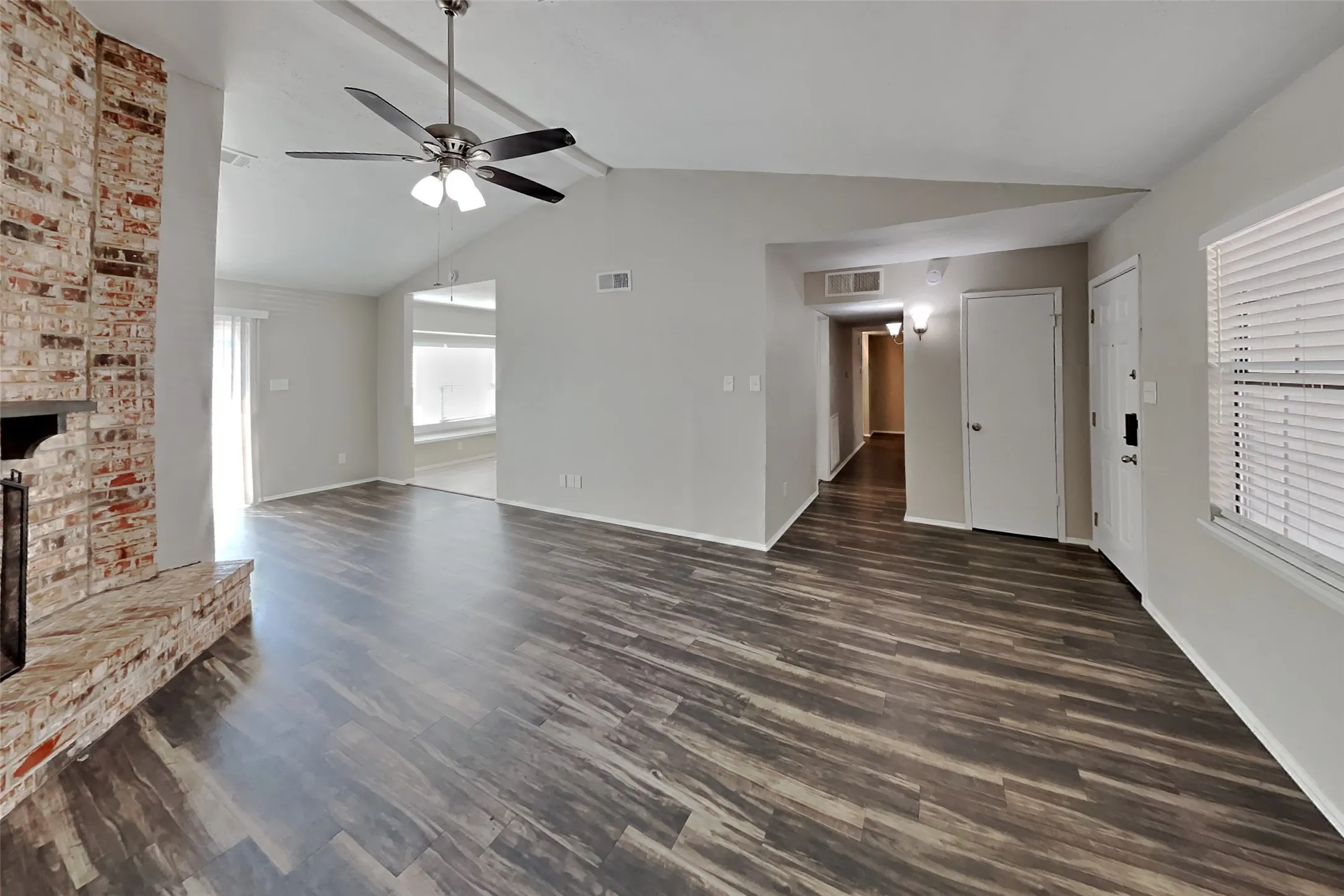 Single Family Residence For Rent in Collin County , 1302 Creekwood Court, Allen, Texas 75002, 3 Bedroom, 2 Bathroom, 2 Garage spaces, 1,404 Sqft, built in 1981, mls#21398472, Real Estate Agent in Allen, Homes For Rent in Collin county, Homes For Rent in Allen, Realtor in Allen Texas, Real Estate Brokerage Independent Realty Texas, Luminita Cordes Realtor