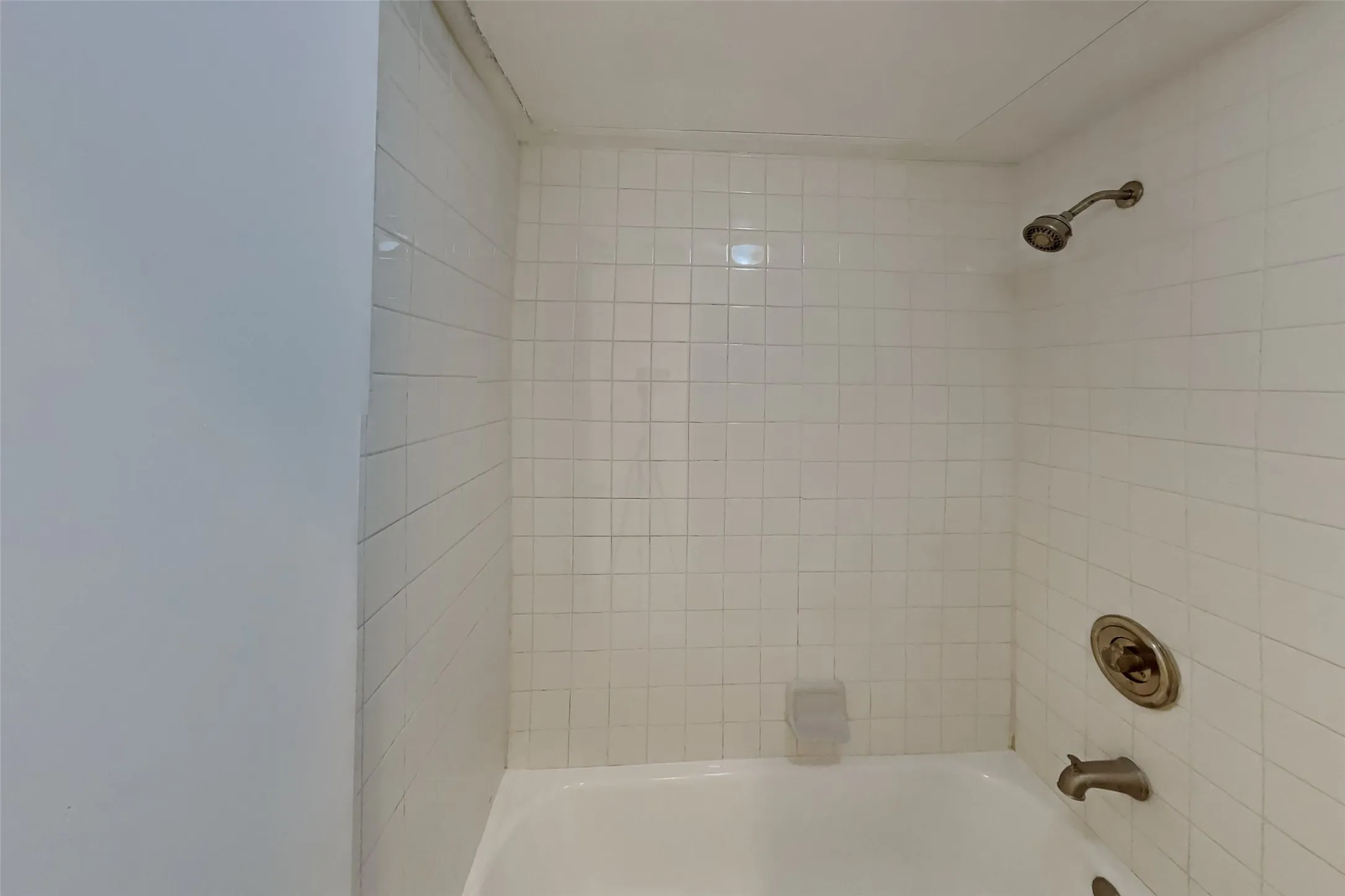 Single Family Residence For Rent in Collin County , 1302 Creekwood Court, Allen, Texas 75002, 3 Bedroom, 2 Bathroom, 2 Garage spaces, 1,404 Sqft, built in 1981, mls#21398472, Real Estate Agent in Allen, Homes For Rent in Collin county, Homes For Rent in Allen, Realtor in Allen Texas, Real Estate Brokerage Independent Realty Texas, Luminita Cordes Realtor