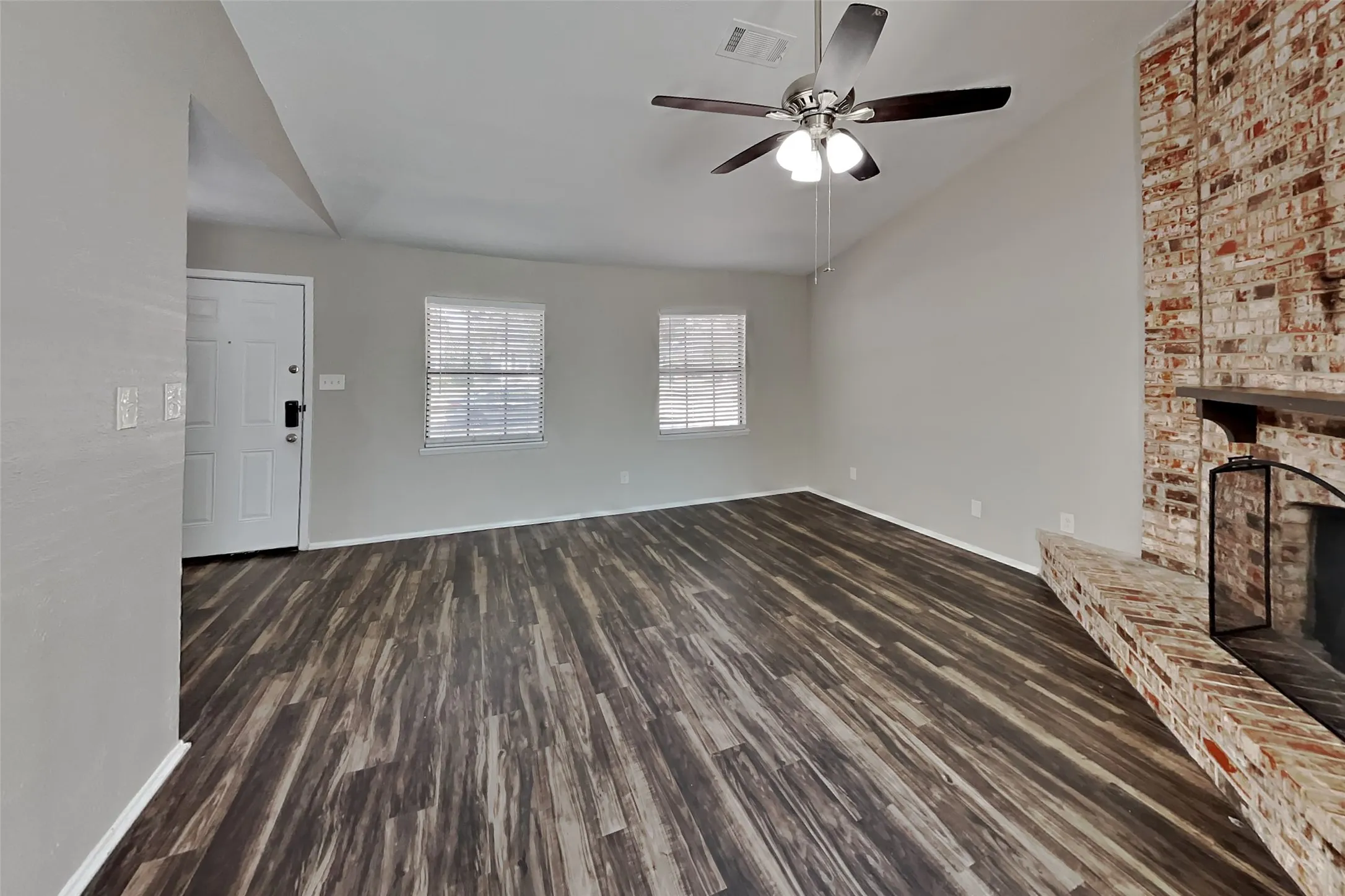 Single Family Residence For Rent in Collin County , 1302 Creekwood Court, Allen, Texas 75002, 3 Bedroom, 2 Bathroom, 2 Garage spaces, 1,404 Sqft, built in 1981, mls#21398472, Real Estate Agent in Allen, Homes For Rent in Collin county, Homes For Rent in Allen, Realtor in Allen Texas, Real Estate Brokerage Independent Realty Texas, Luminita Cordes Realtor
