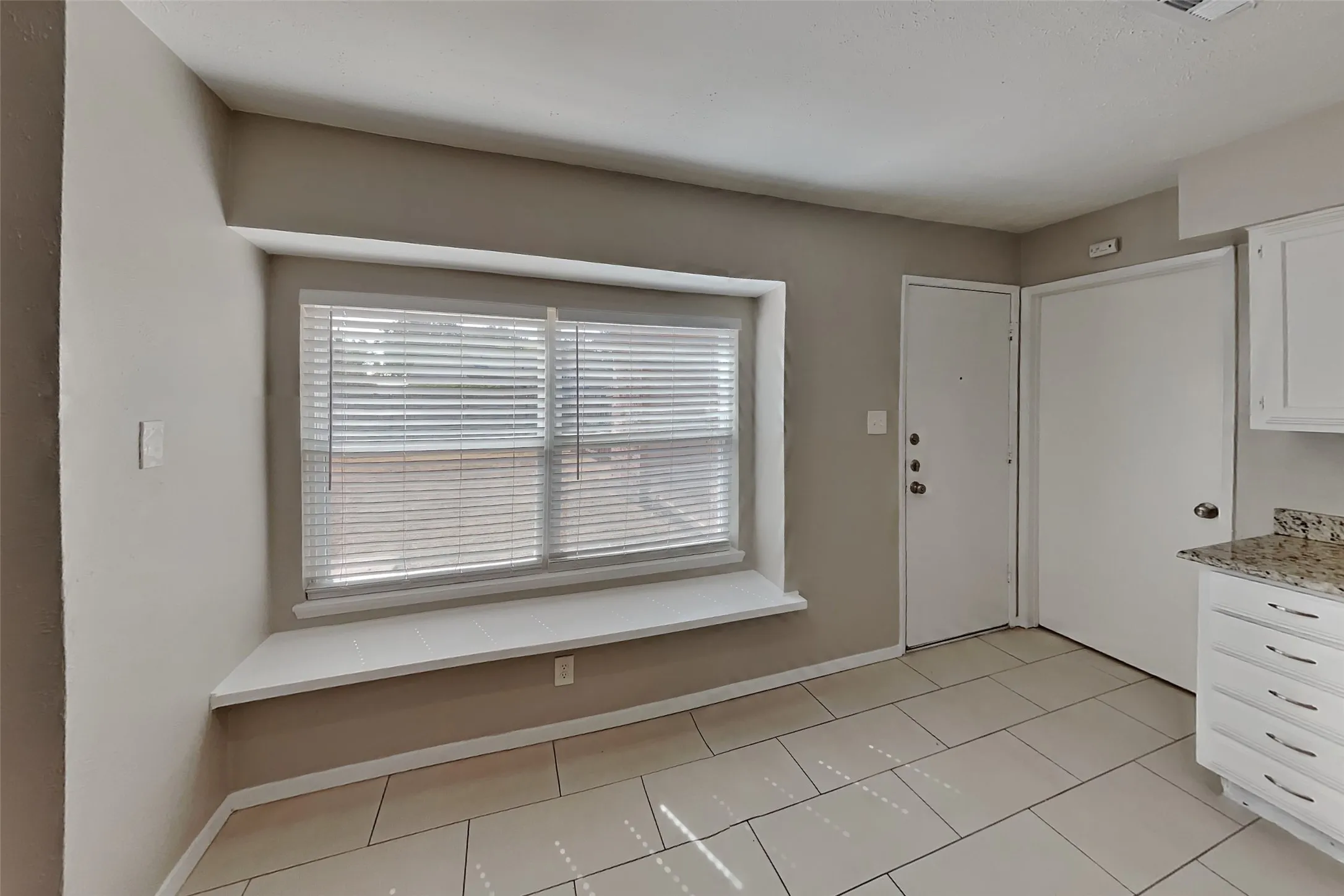 Single Family Residence For Rent in Collin County , 1302 Creekwood Court, Allen, Texas 75002, 3 Bedroom, 2 Bathroom, 2 Garage spaces, 1,404 Sqft, built in 1981, mls#21398472, Real Estate Agent in Allen, Homes For Rent in Collin county, Homes For Rent in Allen, Realtor in Allen Texas, Real Estate Brokerage Independent Realty Texas, Luminita Cordes Realtor