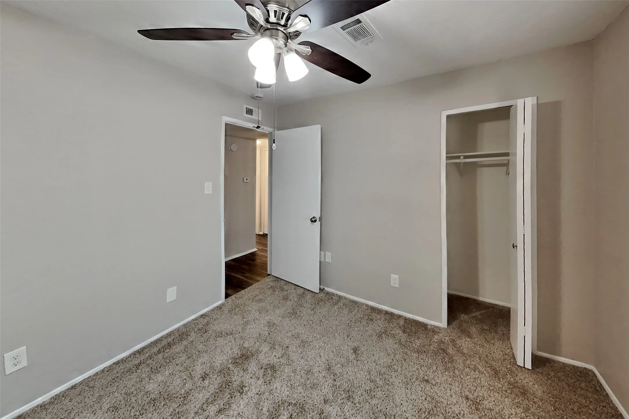 Single Family Residence For Rent in Collin County , 1302 Creekwood Court, Allen, Texas 75002, 3 Bedroom, 2 Bathroom, 2 Garage spaces, 1,404 Sqft, built in 1981, mls#21398472, Real Estate Agent in Allen, Homes For Rent in Collin county, Homes For Rent in Allen, Realtor in Allen Texas, Real Estate Brokerage Independent Realty Texas, Luminita Cordes Realtor