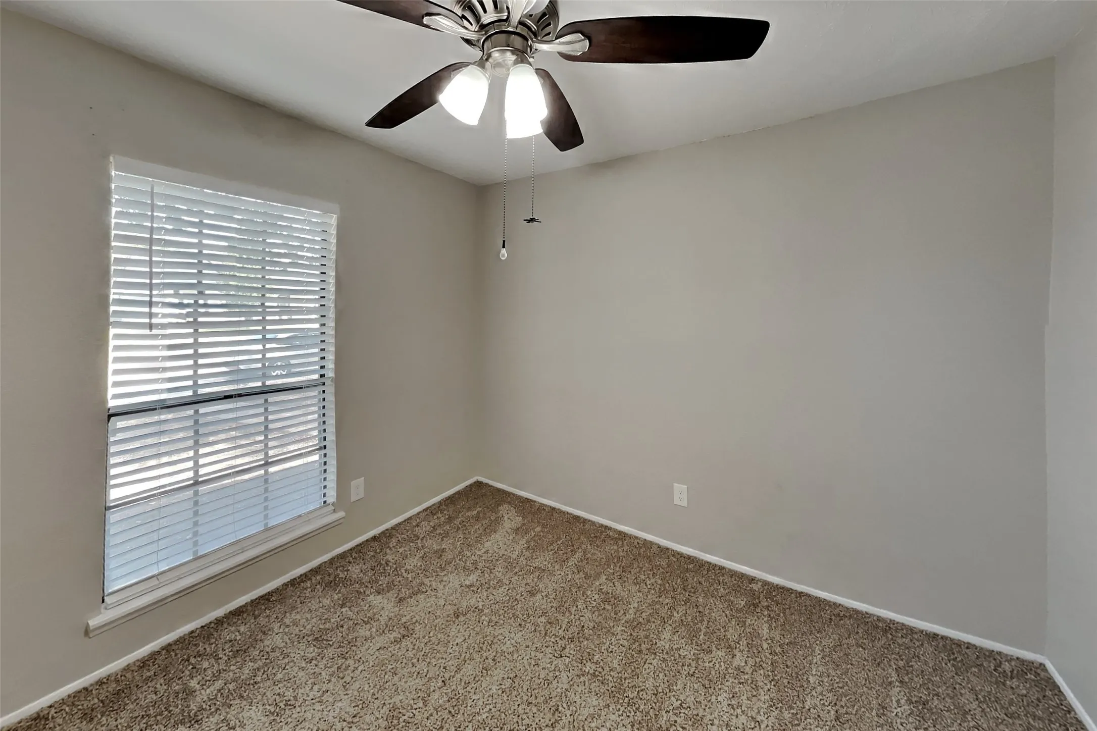 Single Family Residence For Rent in Collin County , 1302 Creekwood Court, Allen, Texas 75002, 3 Bedroom, 2 Bathroom, 2 Garage spaces, 1,404 Sqft, built in 1981, mls#21398472, Real Estate Agent in Allen, Homes For Rent in Collin county, Homes For Rent in Allen, Realtor in Allen Texas, Real Estate Brokerage Independent Realty Texas, Luminita Cordes Realtor