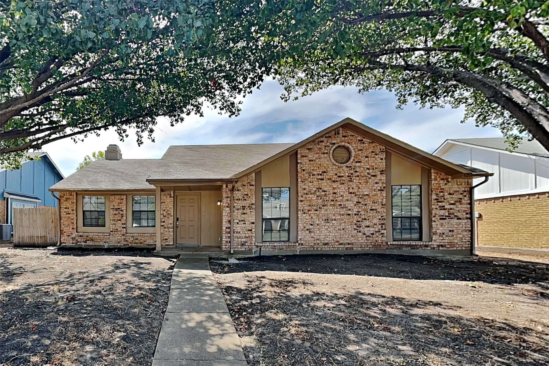 Single Family Residence For Rent in Collin County , 1302 Creekwood Court, Allen, Texas 75002, 3 Bedroom, 2 Bathroom, 2 Garage spaces, 1,404 Sqft, built in 1981, mls#21398472, Real Estate Agent in Allen, Homes For Rent in Collin county, Homes For Rent in Allen, Realtor in Allen Texas, Real Estate Brokerage Independent Realty Texas, Luminita Cordes Realtor