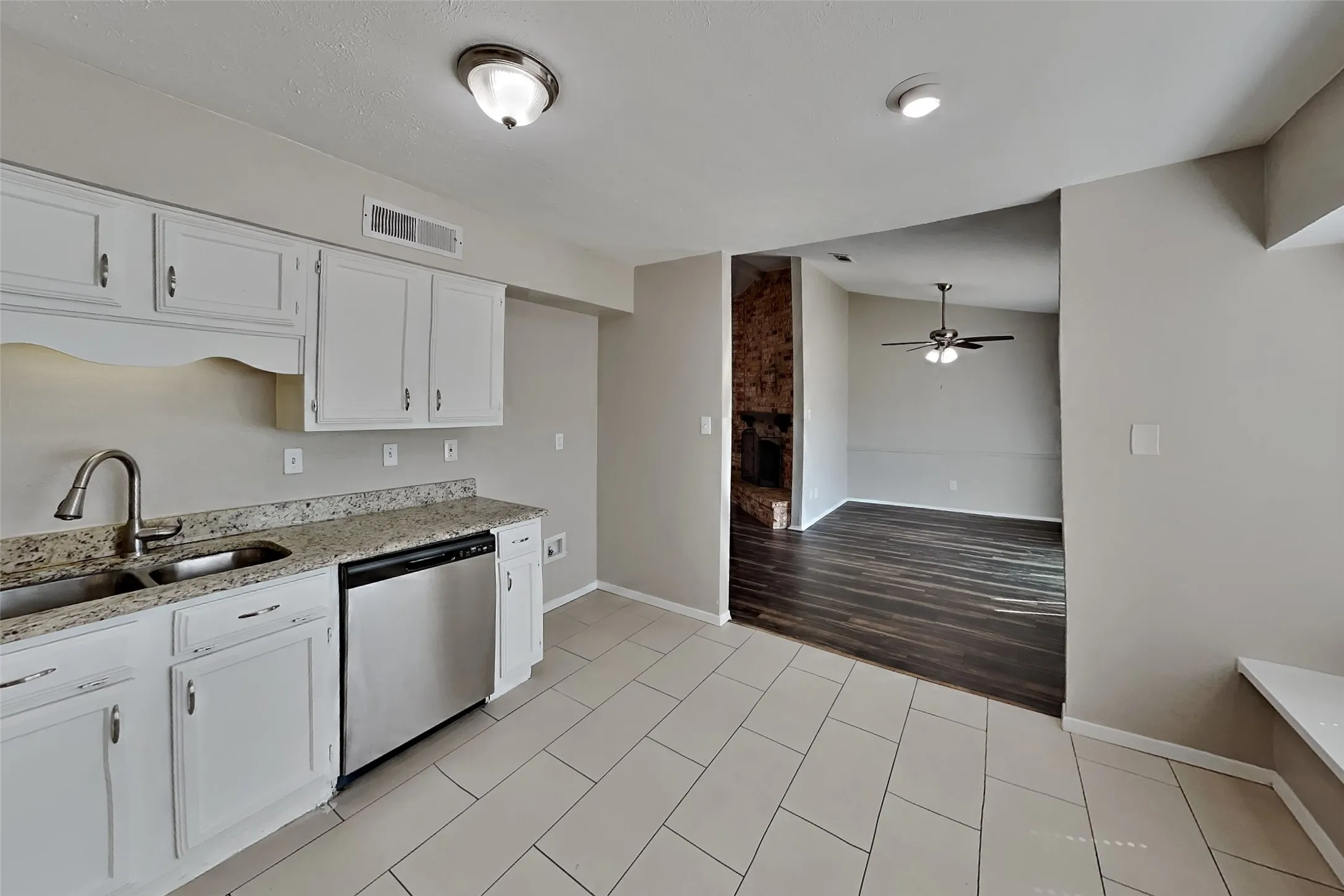 Single Family Residence For Rent in Collin County , 1302 Creekwood Court, Allen, Texas 75002, 3 Bedroom, 2 Bathroom, 2 Garage spaces, 1,404 Sqft, built in 1981, mls#21398472, Real Estate Agent in Allen, Homes For Rent in Collin county, Homes For Rent in Allen, Realtor in Allen Texas, Real Estate Brokerage Independent Realty Texas, Luminita Cordes Realtor