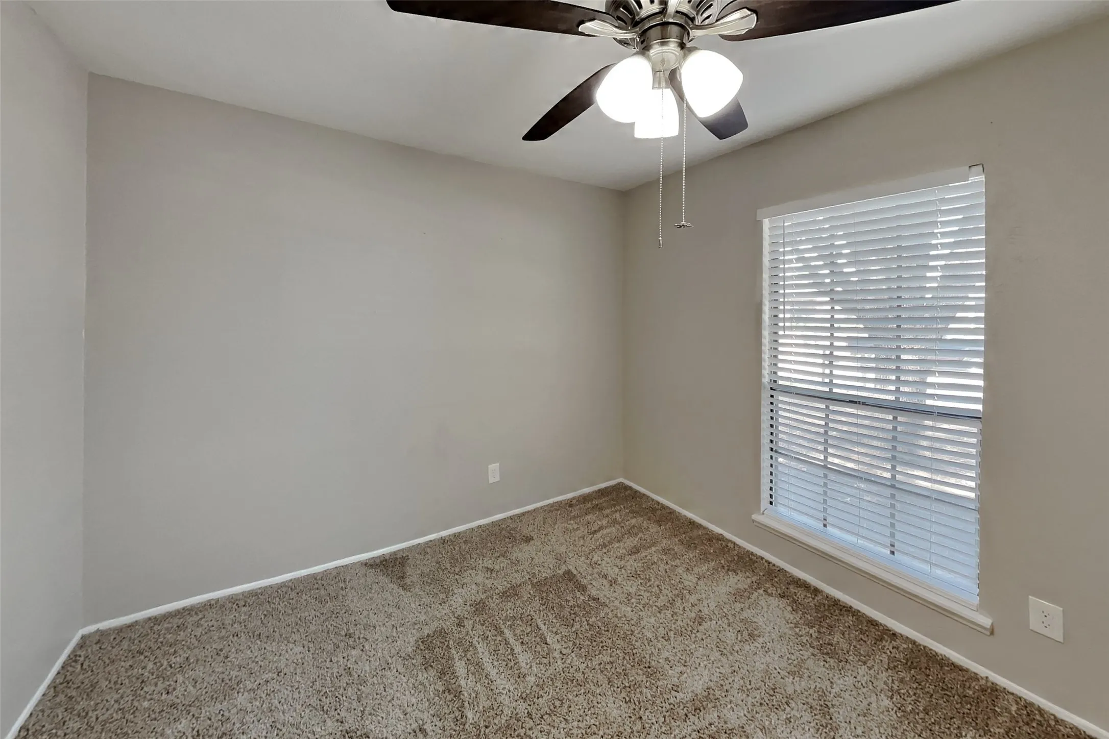 Single Family Residence For Rent in Collin County , 1302 Creekwood Court, Allen, Texas 75002, 3 Bedroom, 2 Bathroom, 2 Garage spaces, 1,404 Sqft, built in 1981, mls#21398472, Real Estate Agent in Allen, Homes For Rent in Collin county, Homes For Rent in Allen, Realtor in Allen Texas, Real Estate Brokerage Independent Realty Texas, Luminita Cordes Realtor