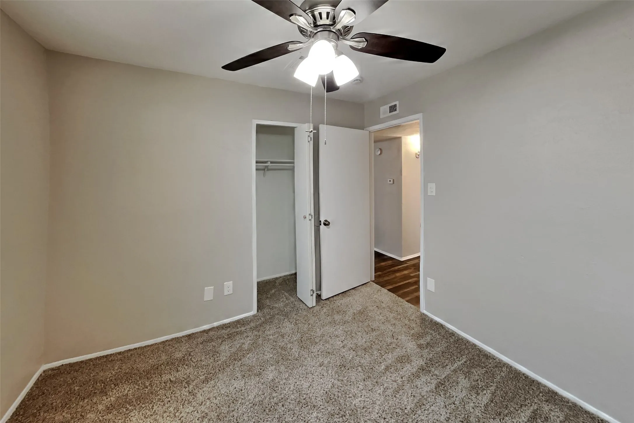 Single Family Residence For Rent in Collin County , 1302 Creekwood Court, Allen, Texas 75002, 3 Bedroom, 2 Bathroom, 2 Garage spaces, 1,404 Sqft, built in 1981, mls#21398472, Real Estate Agent in Allen, Homes For Rent in Collin county, Homes For Rent in Allen, Realtor in Allen Texas, Real Estate Brokerage Independent Realty Texas, Luminita Cordes Realtor