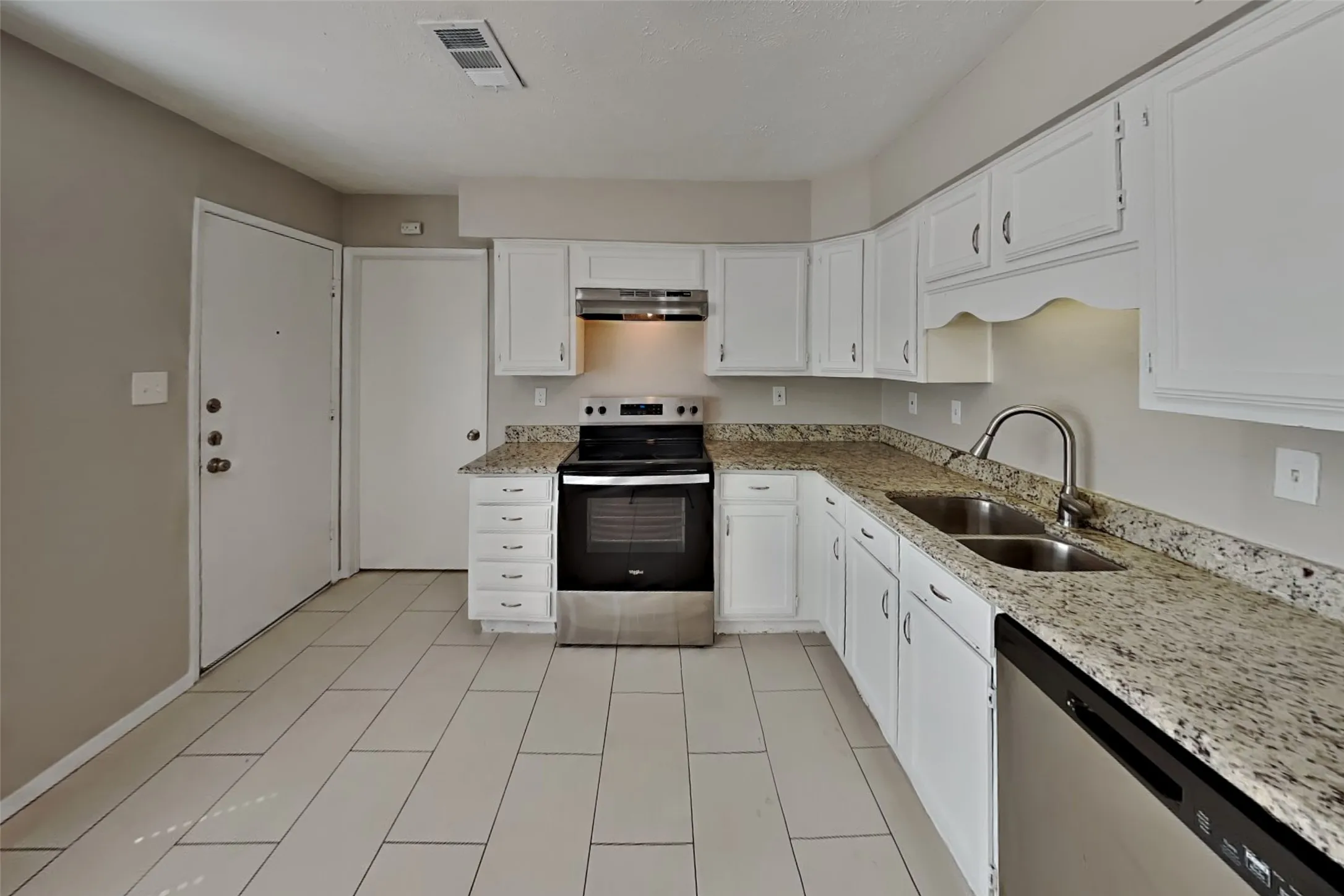 Single Family Residence For Rent in Collin County , 1302 Creekwood Court, Allen, Texas 75002, 3 Bedroom, 2 Bathroom, 2 Garage spaces, 1,404 Sqft, built in 1981, mls#21398472, Real Estate Agent in Allen, Homes For Rent in Collin county, Homes For Rent in Allen, Realtor in Allen Texas, Real Estate Brokerage Independent Realty Texas, Luminita Cordes Realtor
