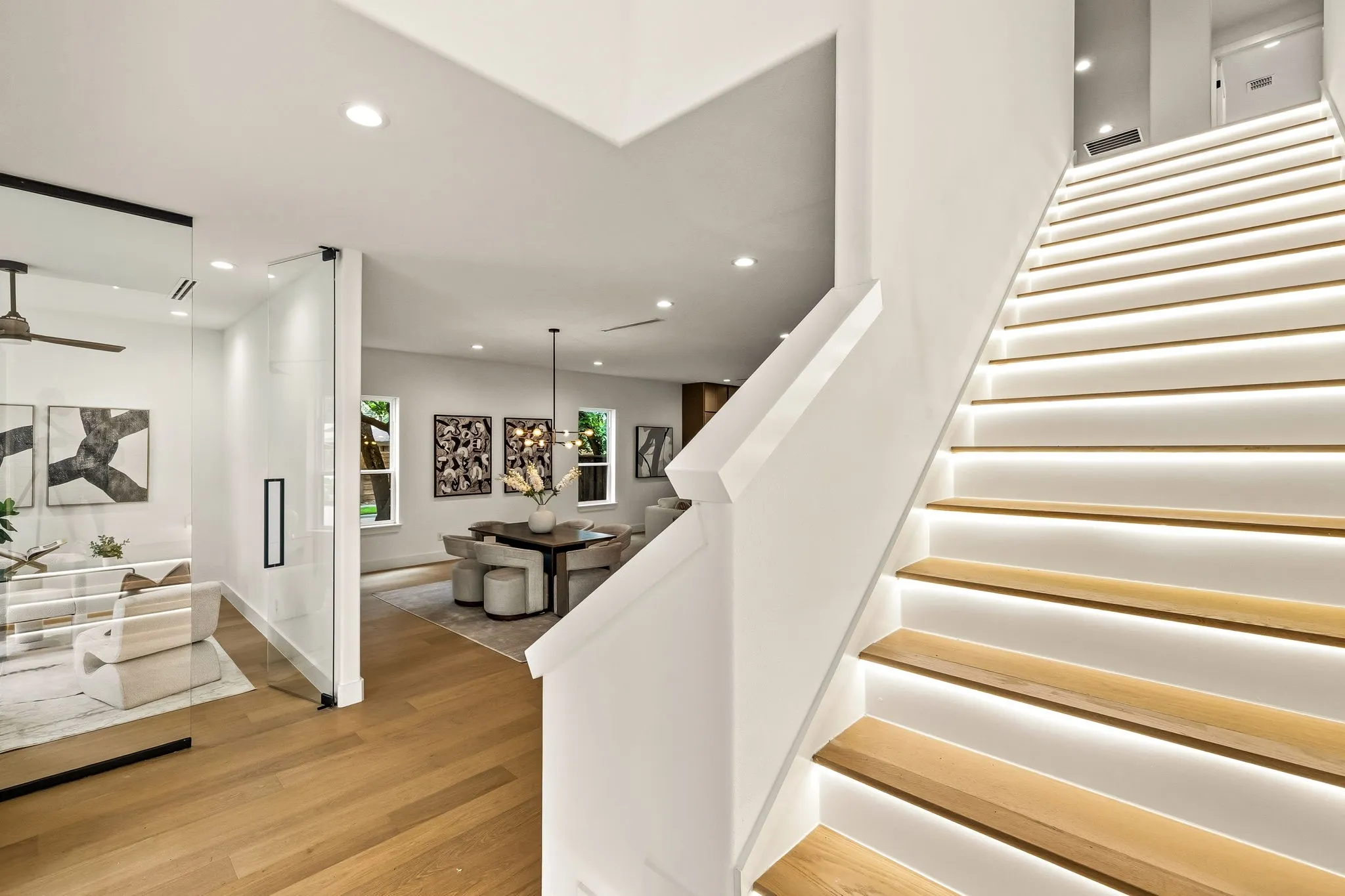 Single Family Residence For Rent in Dallas County , 8903 Liptonshire Drive, Dallas, Texas 75238, 5 Bedroom, 7 Bathroom, 2 Garage spaces, 4,925 Sqft, built in 1955, mls#21398480, Real Estate Agent in Dallas, Homes For Rent in Dallas county, Homes For Rent in Dallas, Realtor in Dallas Texas, Real Estate Brokerage Independent Realty Texas, Luminita Cordes Realtor